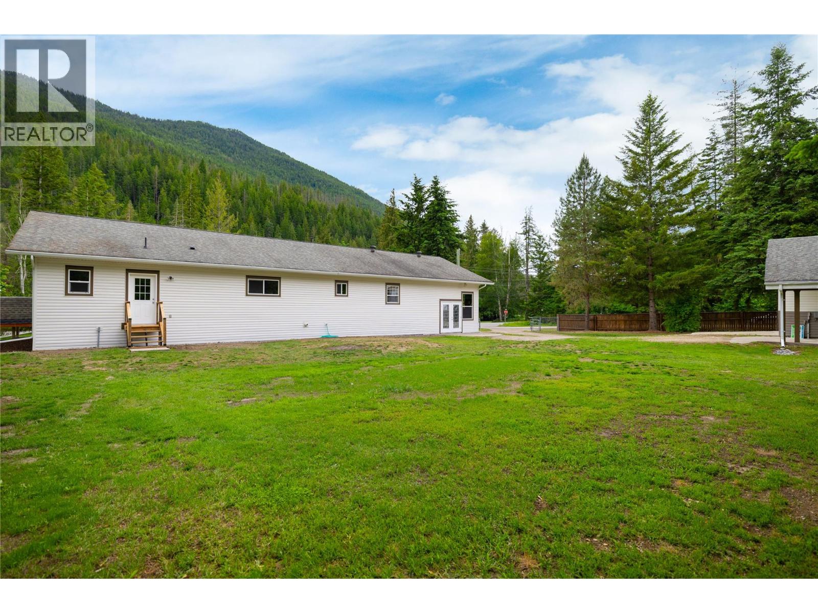 637 Enderby Mabel Lake Road, Enderby, British Columbia  V0E 1V4 - Photo 5 - 10390234