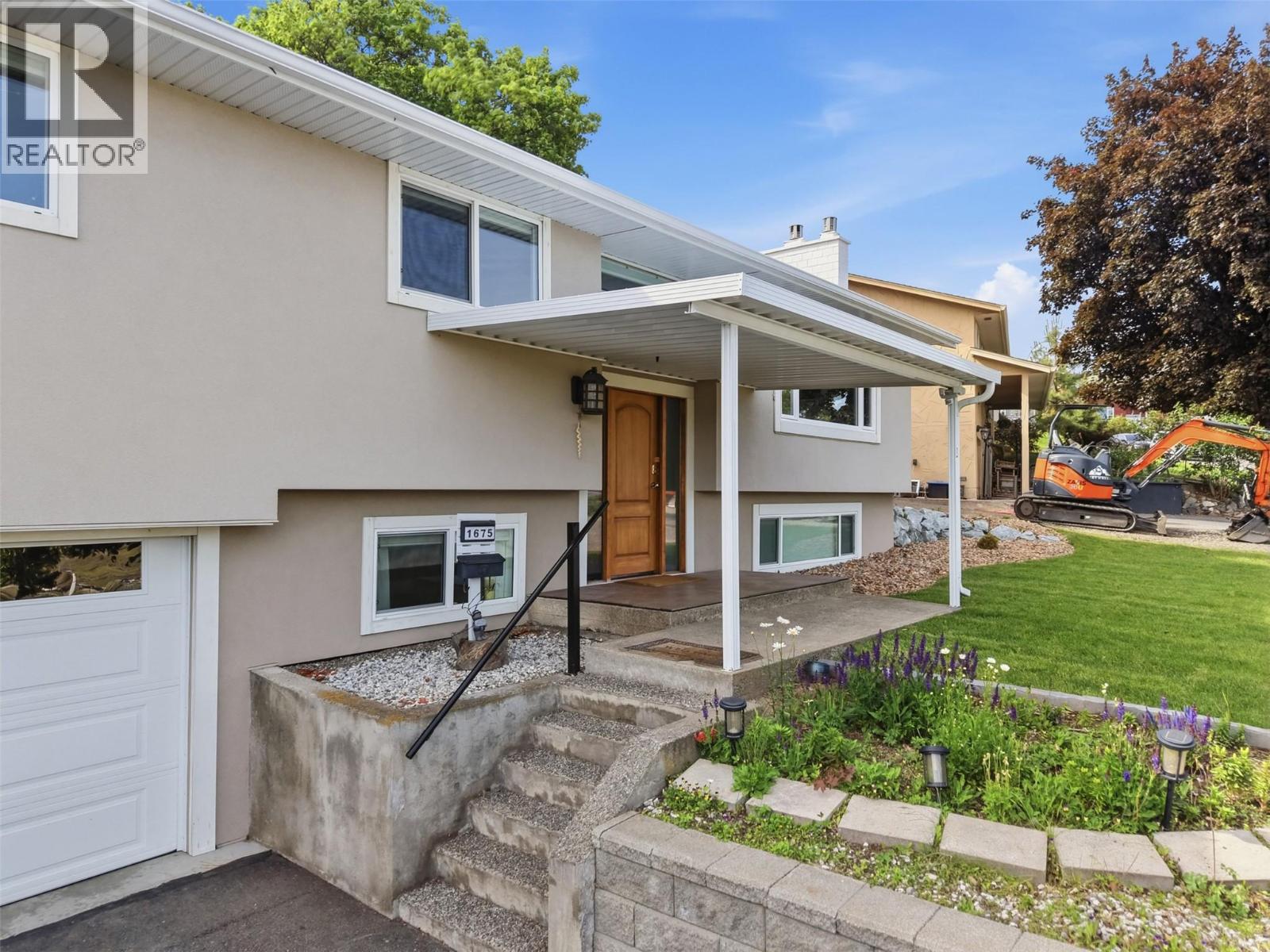1675 Springhaven Place Place, Kamloops, British Columbia  V2E 1C7 - Photo 3 - 10390205
