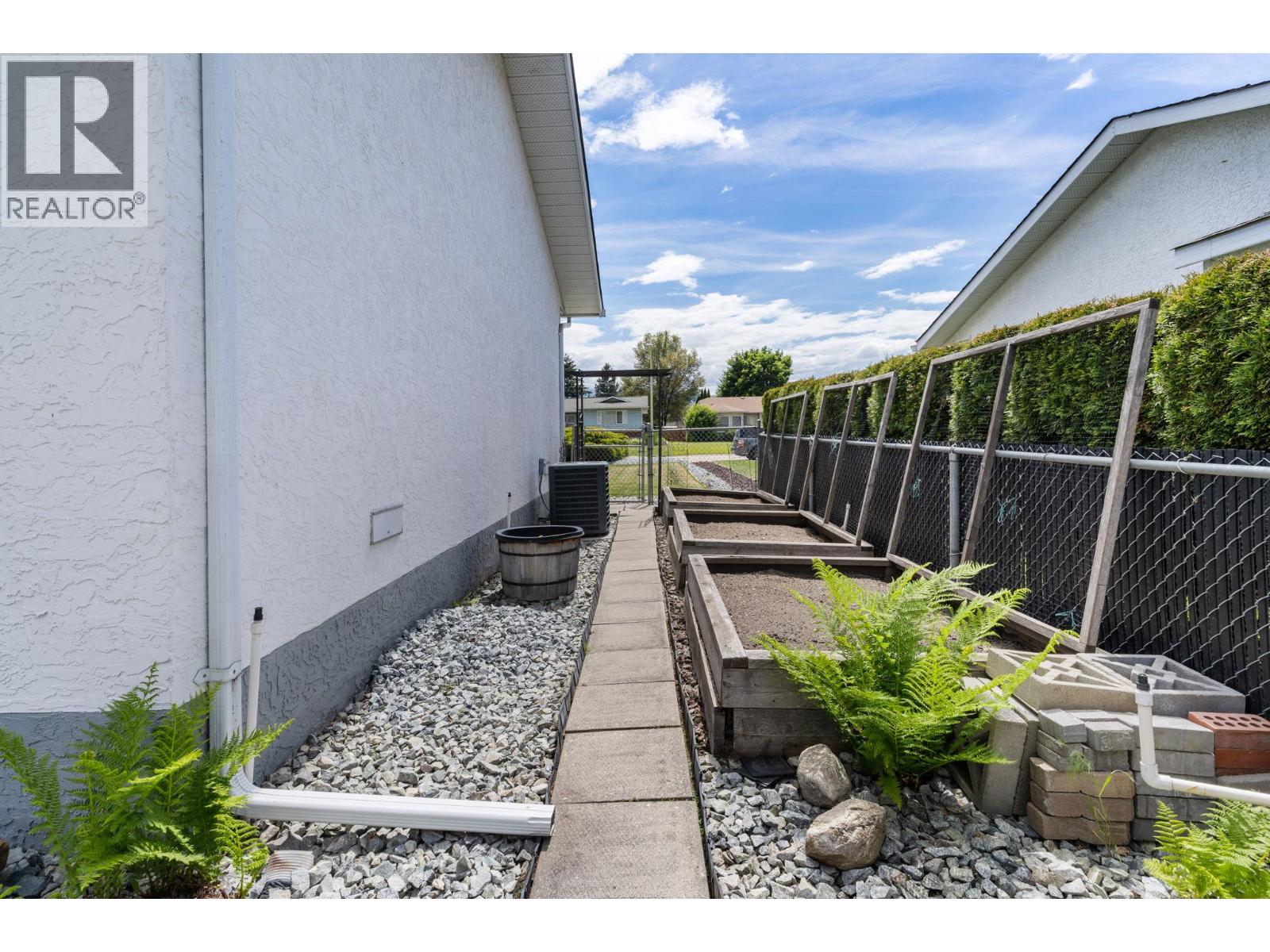 210 Felix Road, Kelowna, British Columbia  V1X 7C9 - Photo 9 - 10389750