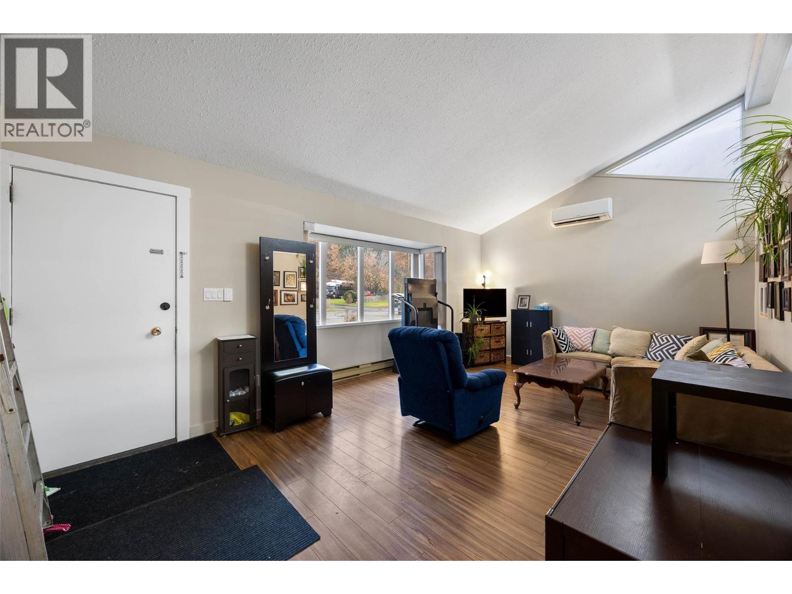 1026 Hillside Avenue, Chase, British Columbia  V0E 1M0 - Photo 4 - 10390258