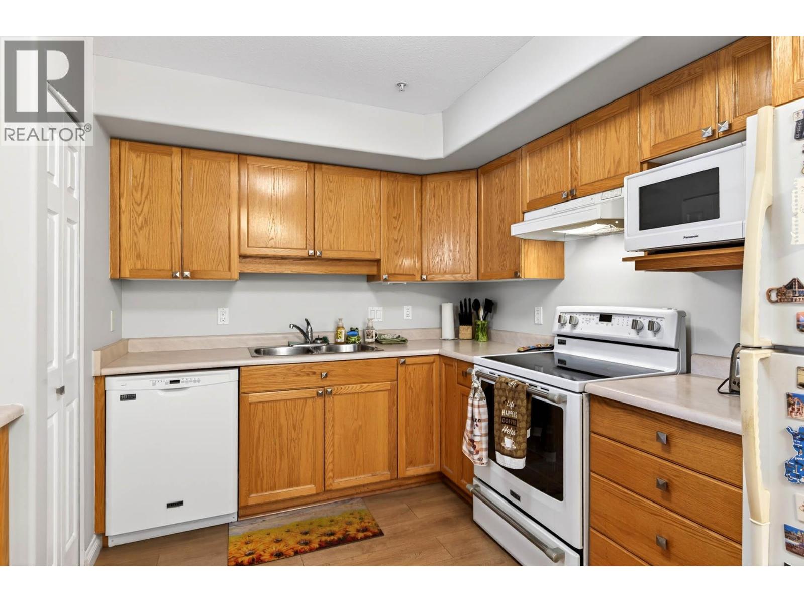 860 Nicolani Drive Unit# 201, Kamloops, British Columbia  V2B 5B3 - Photo 2 - 10389989