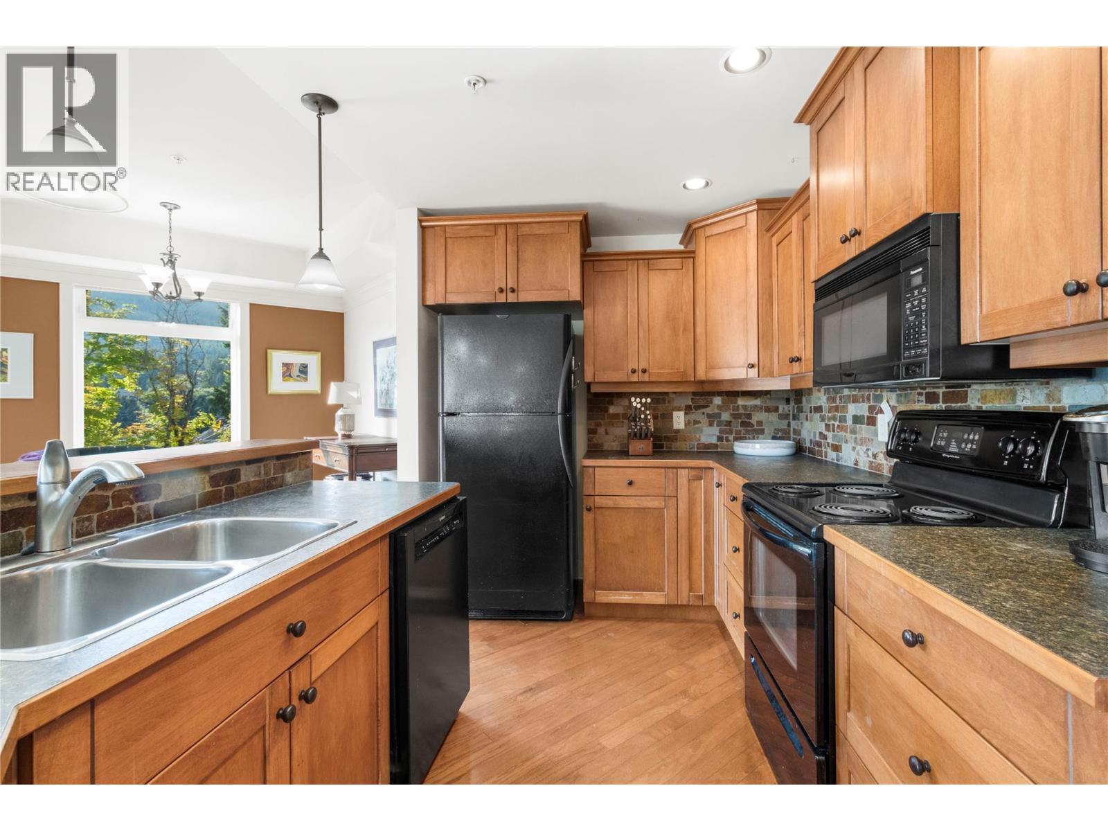611 Shuswap Street Sw Unit# 103, Salmon Arm, British Columbia  V1E 0A2 - Photo 4 - 10389725