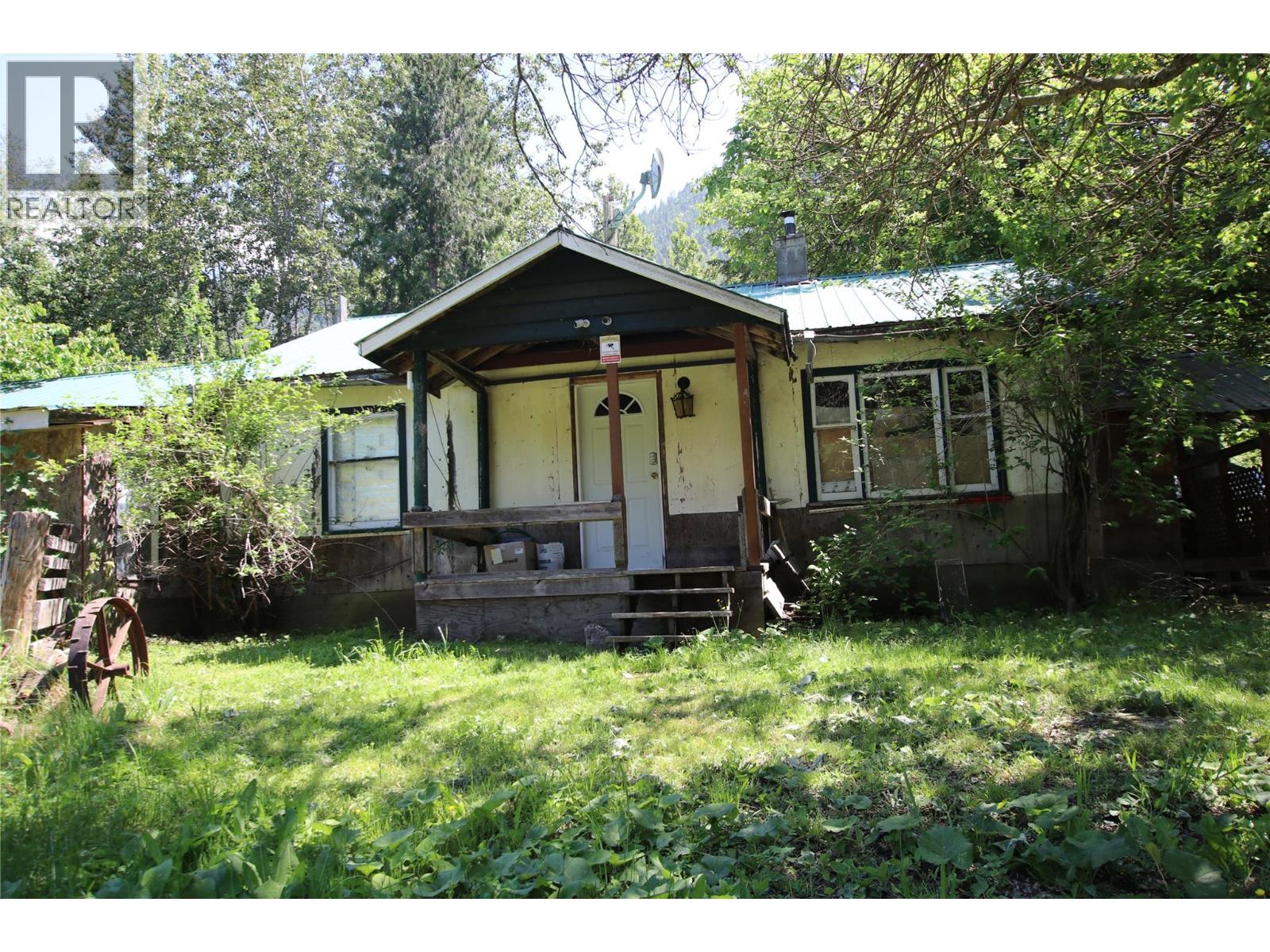 7735 Stewart Road, Fauquier, British Columbia  V0G 1K0 - Photo 1 - 10389520