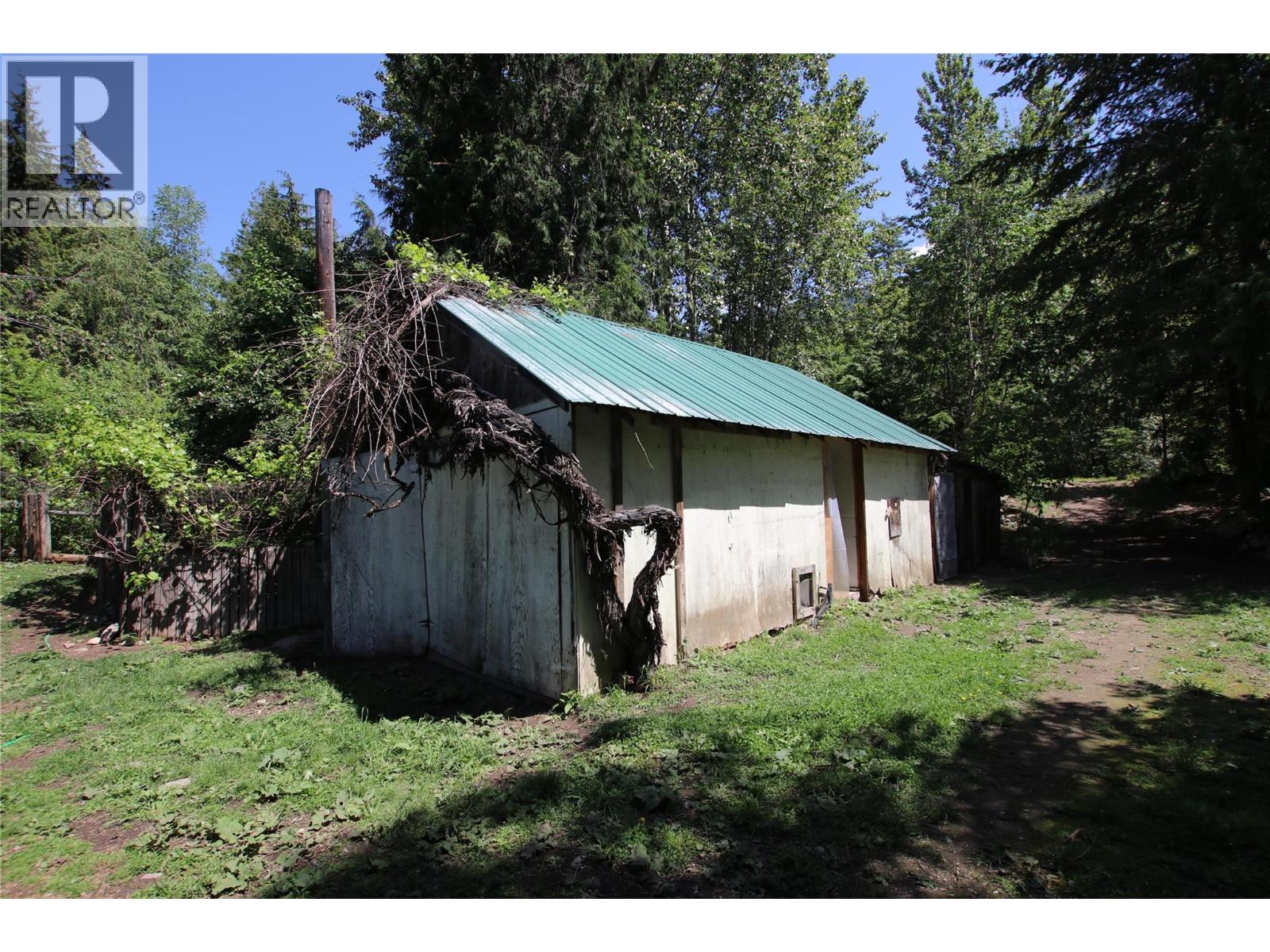 7735 Stewart Road, Fauquier, British Columbia  V0G 1K0 - Photo 12 - 10389520