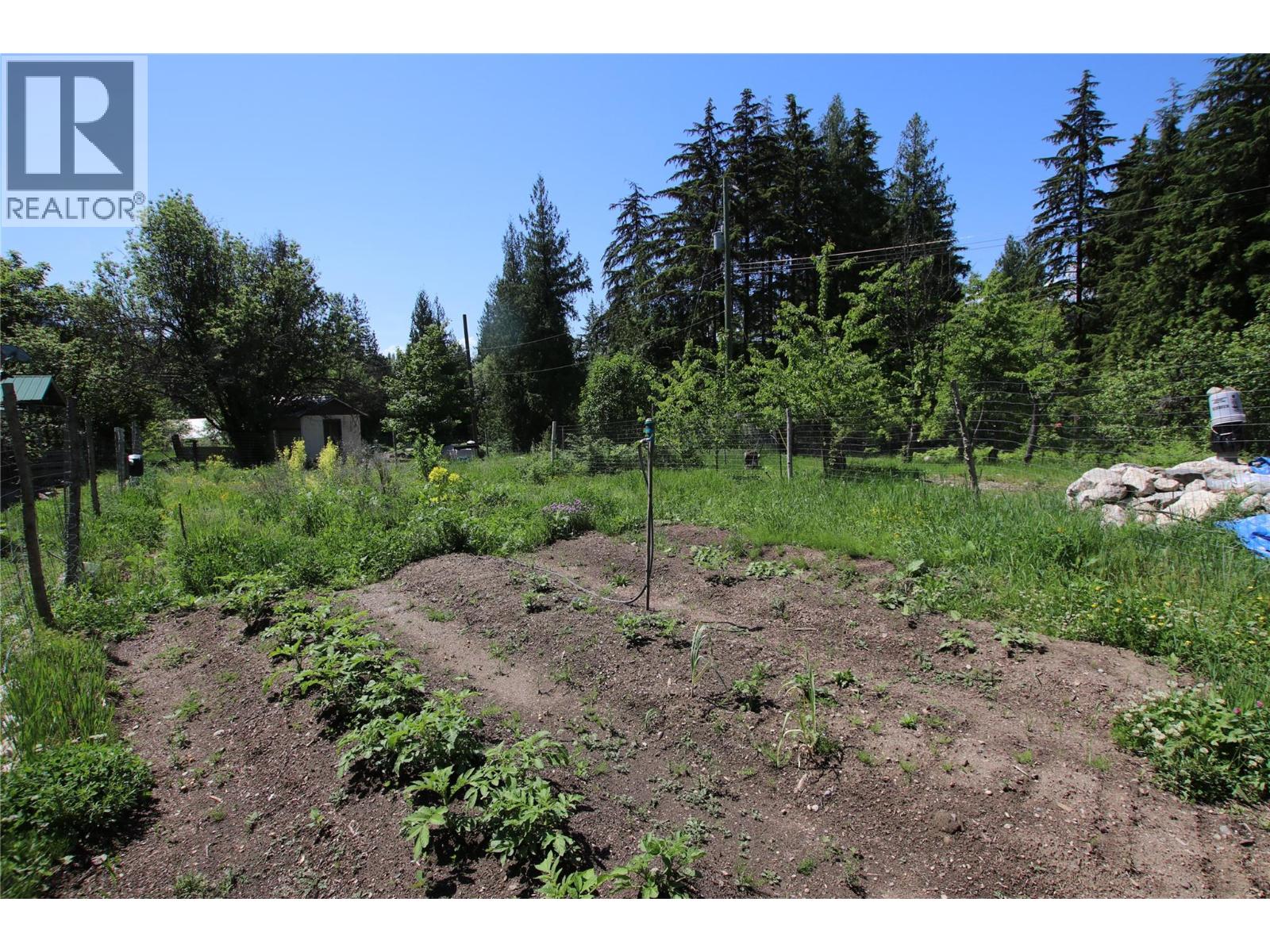 7735 Stewart Road, Fauquier, British Columbia  V0G 1K0 - Photo 3 - 10389520