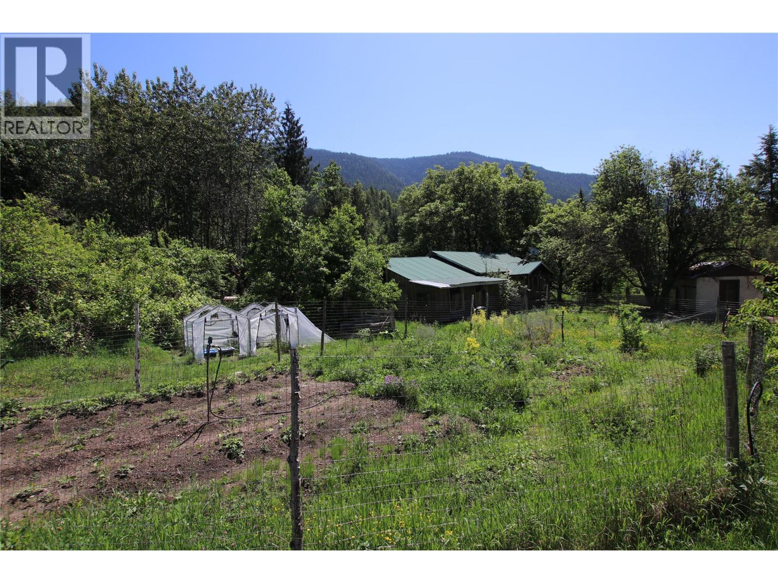 7735 Stewart Road, Fauquier, British Columbia  V0G 1K0 - Photo 6 - 10389520