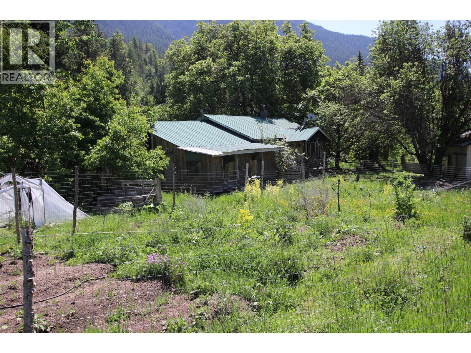 7735 Stewart Road, Fauquier, British Columbia  V0G 1K0 - Photo 8 - 10389520