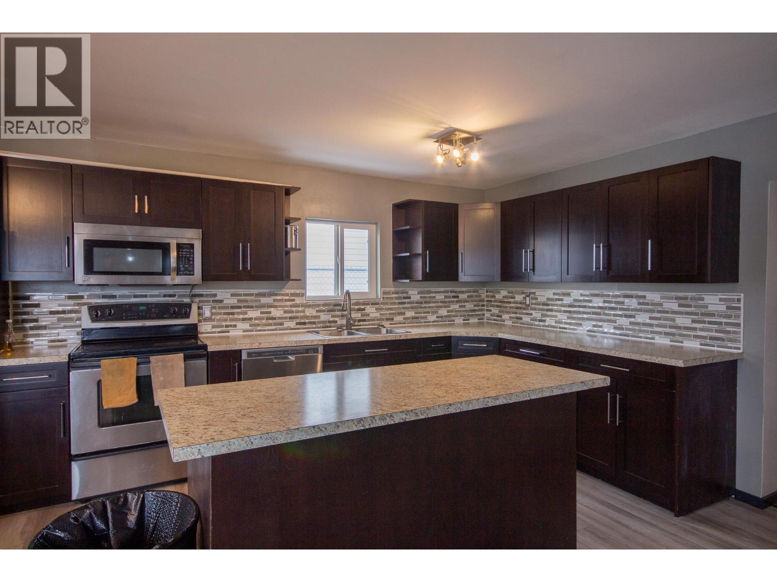 1604 108 Avenue, Dawson Creek, British Columbia  V1G 2T6 - Photo 2 - 10390316