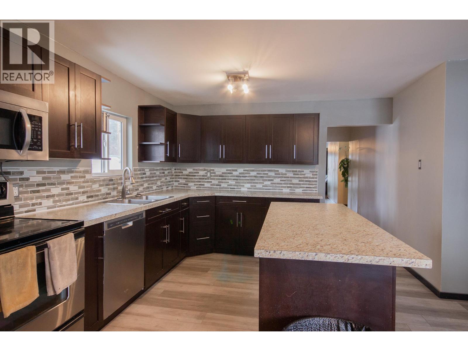 1604 108 Avenue, Dawson Creek, British Columbia  V1G 2T6 - Photo 3 - 10390316