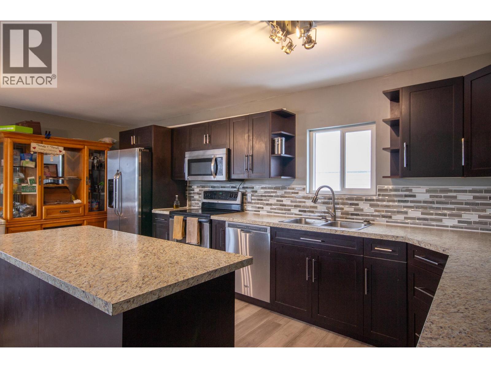 1604 108 Avenue, Dawson Creek, British Columbia  V1G 2T6 - Photo 4 - 10390316