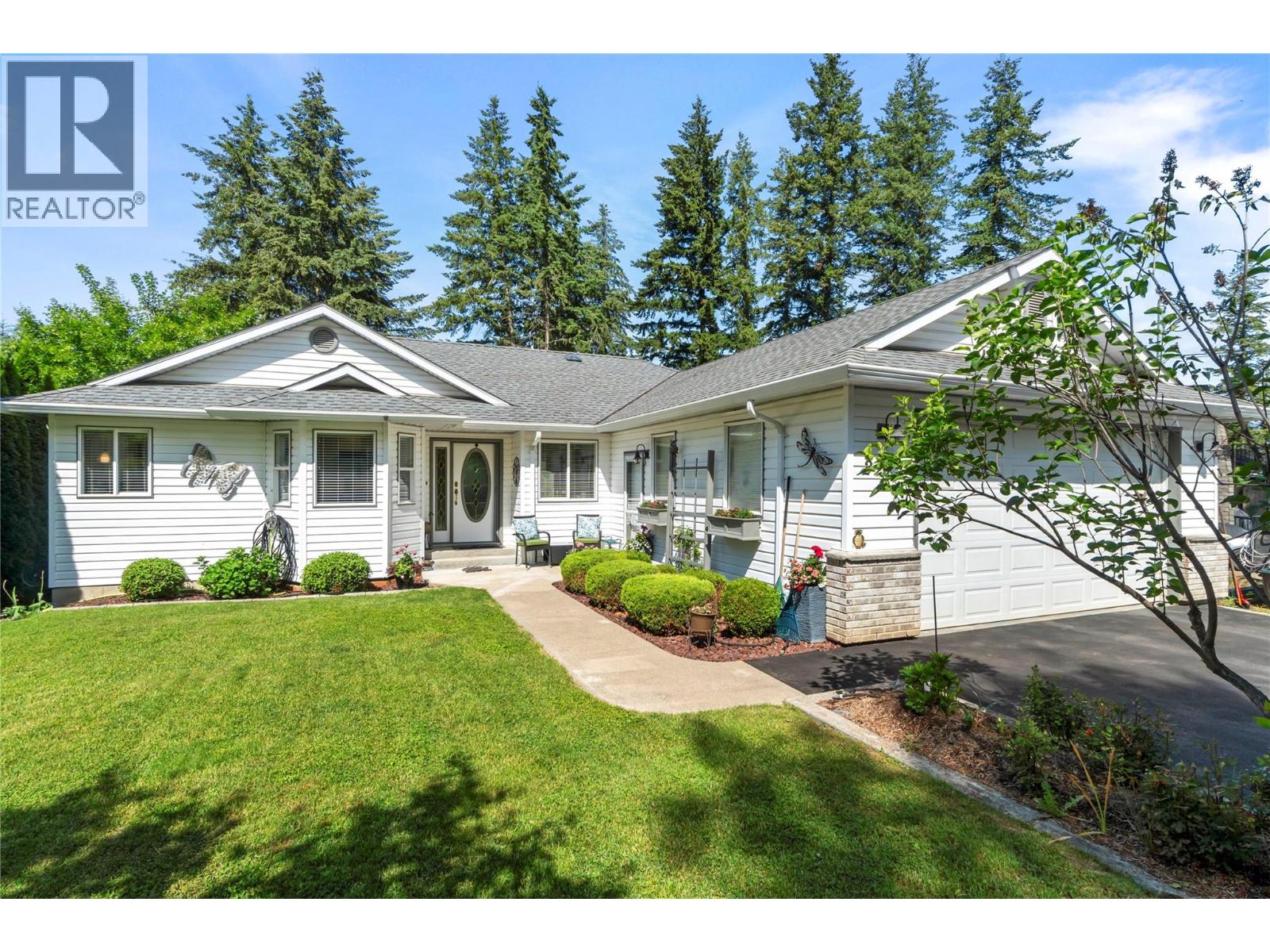2215 Lakeview Drive, Blind Bay, British Columbia  V0E 2W2 - Photo 1 - 10390274