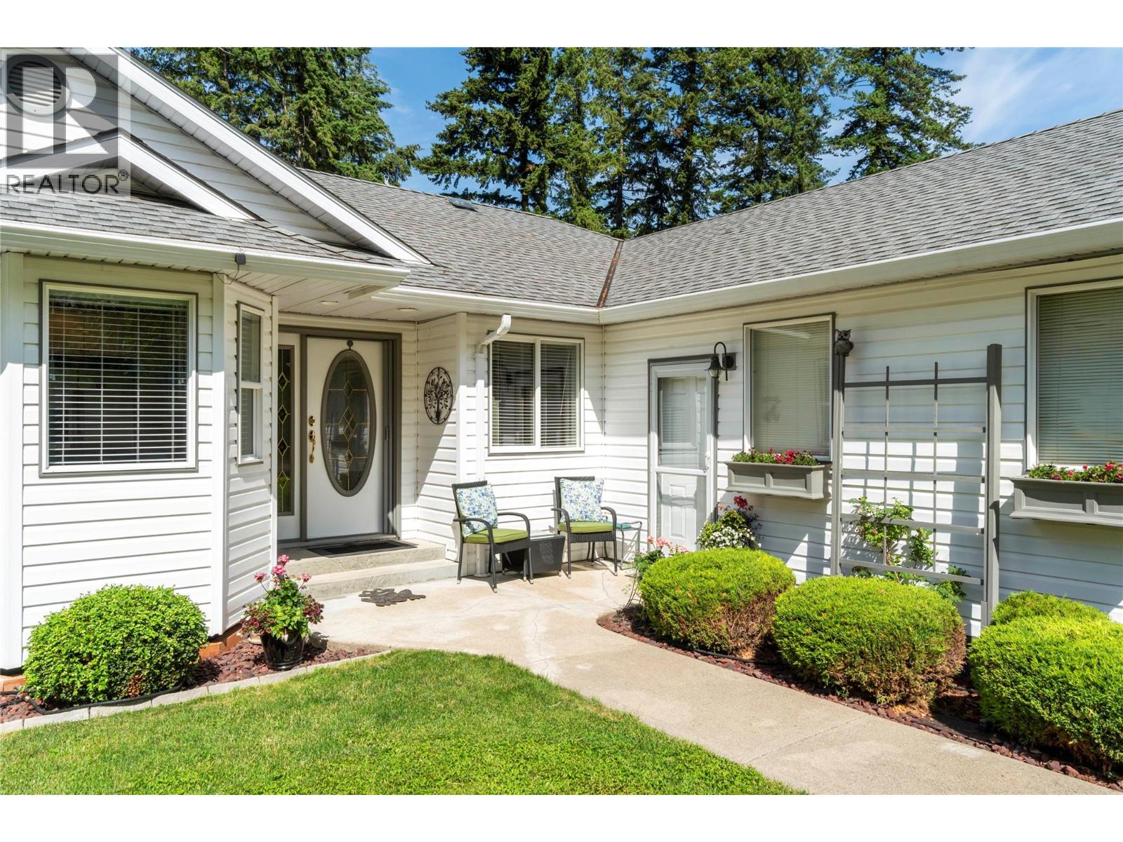 2215 Lakeview Drive, Blind Bay, British Columbia  V0E 2W2 - Photo 3 - 10390274