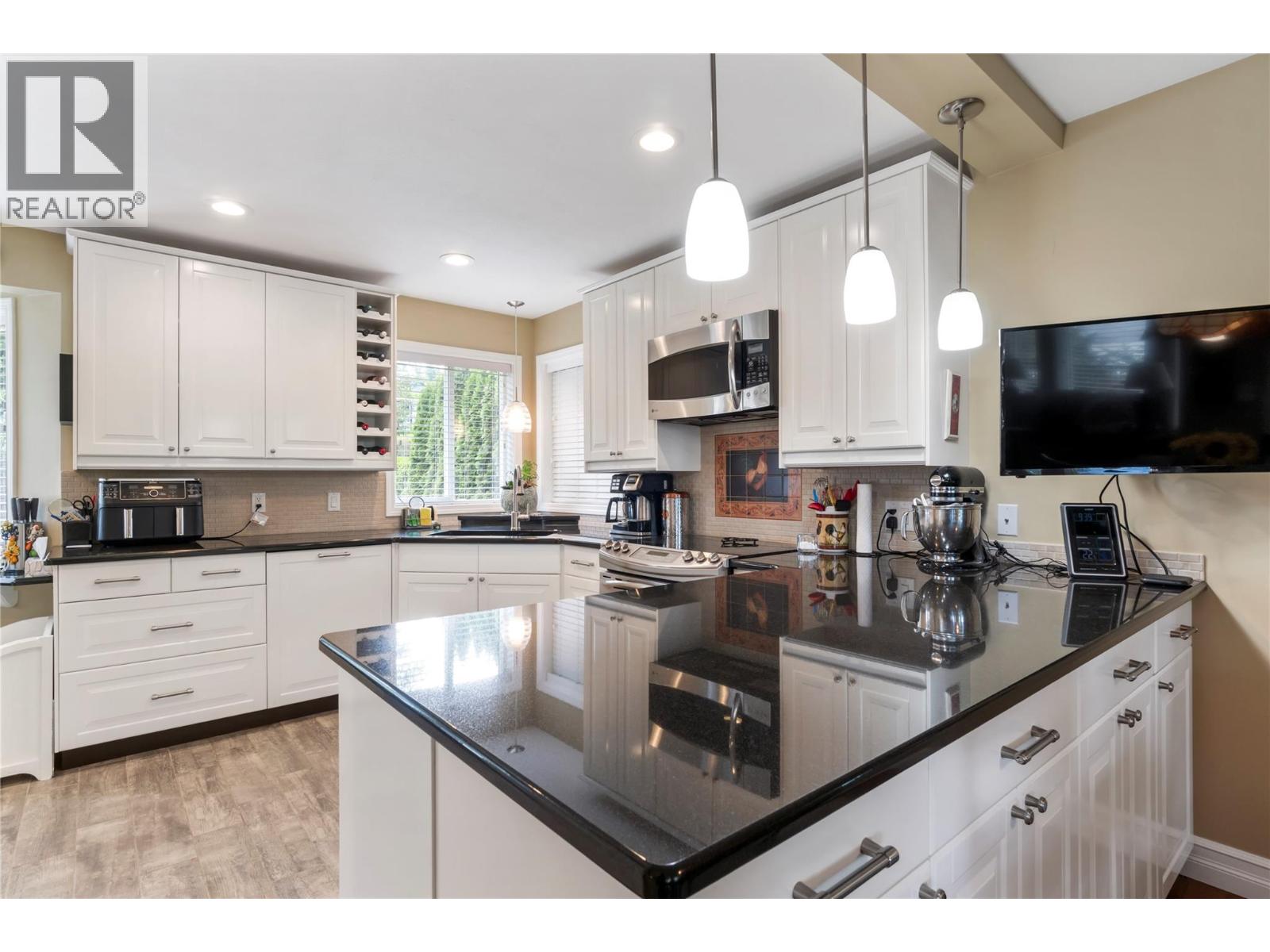 2215 Lakeview Drive, Blind Bay, British Columbia  V0E 2W2 - Photo 6 - 10390274