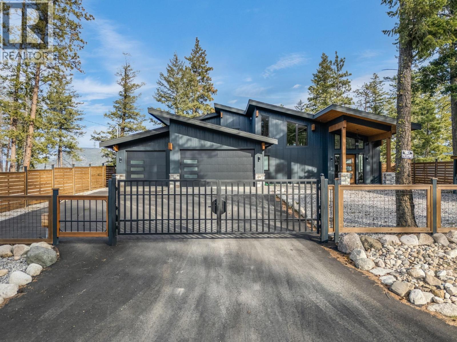 7235 Dunwaters Road, Kelowna, British Columbia  V1Z 3W4 - Photo 2 - 10389942