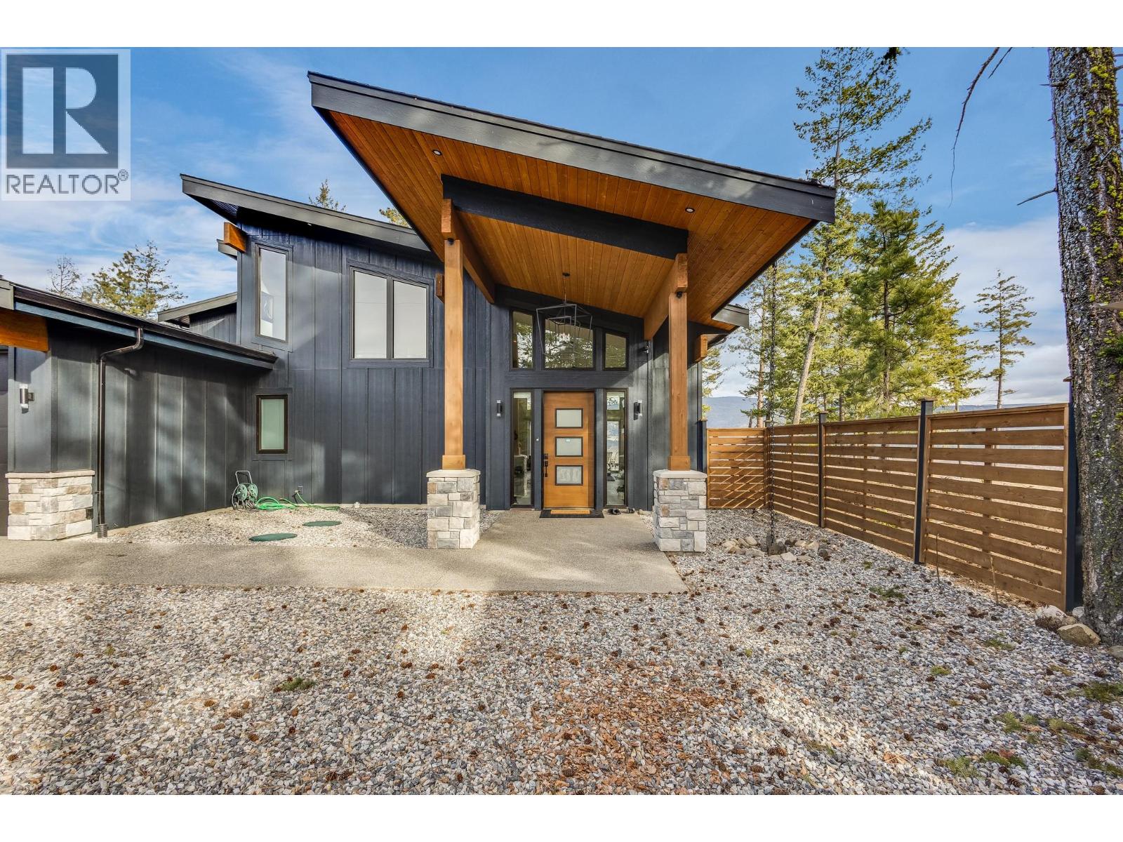 7235 Dunwaters Road, Kelowna, British Columbia  V1Z 3W4 - Photo 4 - 10389942