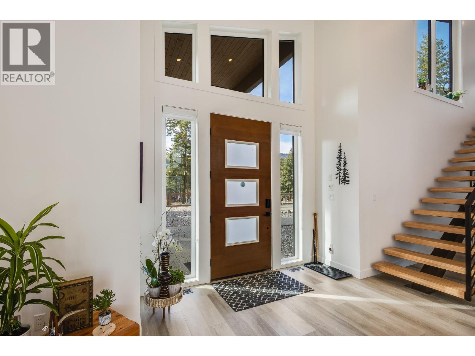 7235 Dunwaters Road, Kelowna, British Columbia  V1Z 3W4 - Photo 5 - 10389942