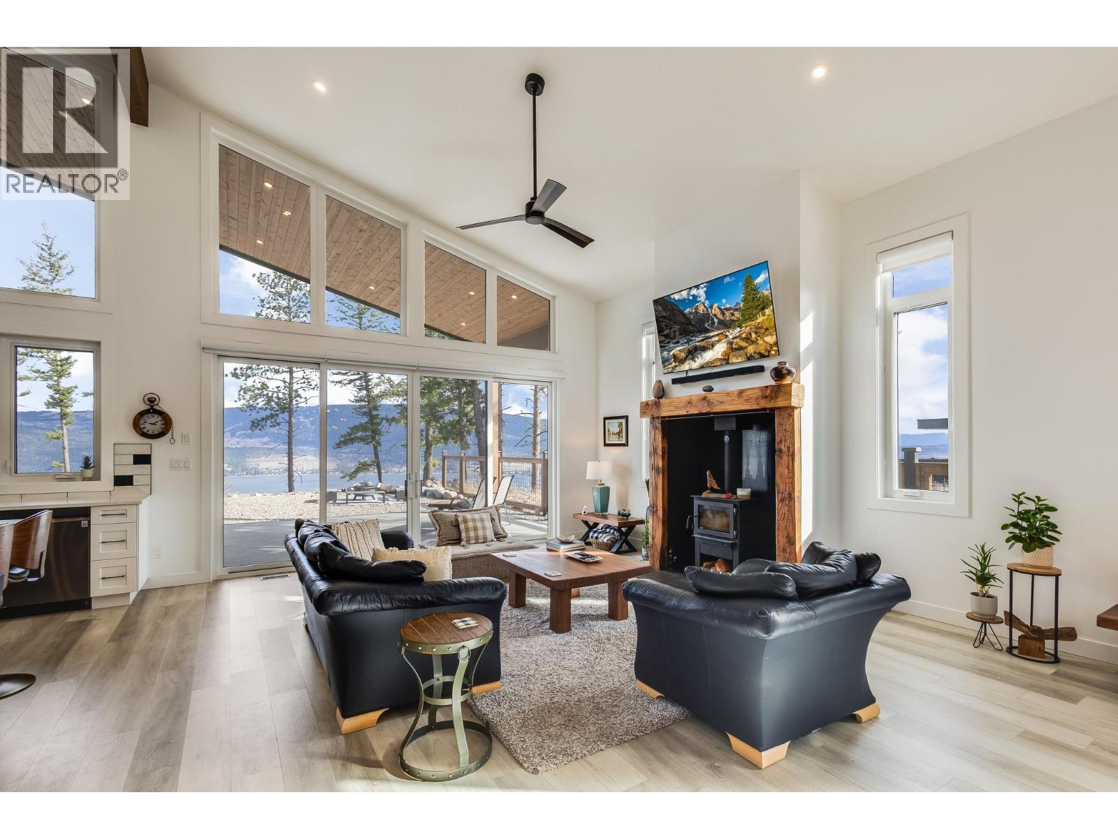 7235 Dunwaters Road, Kelowna, British Columbia  V1Z 3W4 - Photo 8 - 10389942
