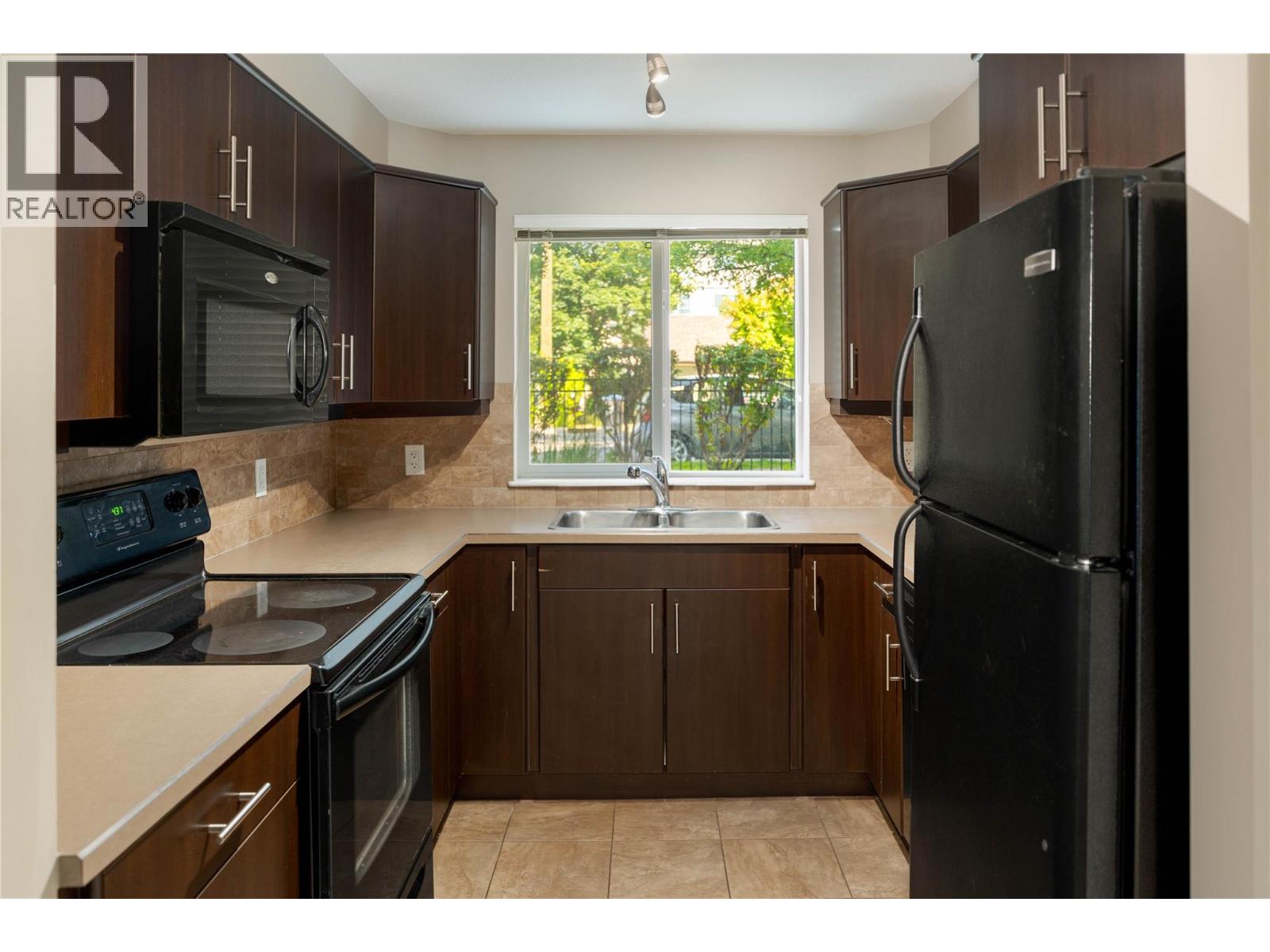 325 Mcintosh Road Unit# 1108, Kelowna, British Columbia  V1X 2C6 - Photo 2 - 10389932