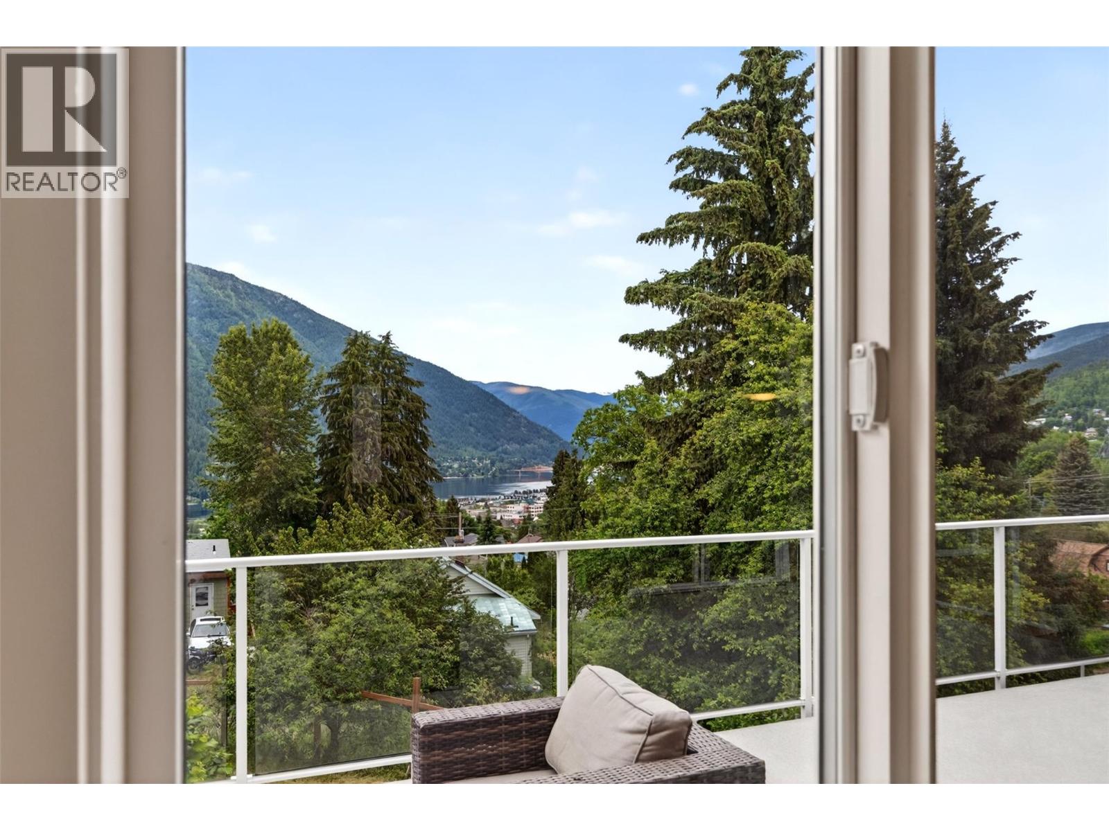 604 Innes Street W, Nelson, British Columbia  V1L 3J3 - Photo 10 - 10390315