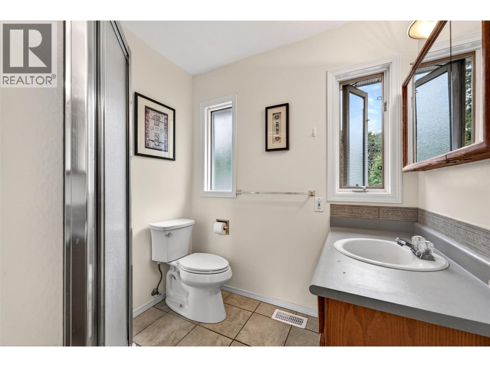 604 Innes Street W, Nelson, British Columbia  V1L 3J3 - Photo 22 - 10390315