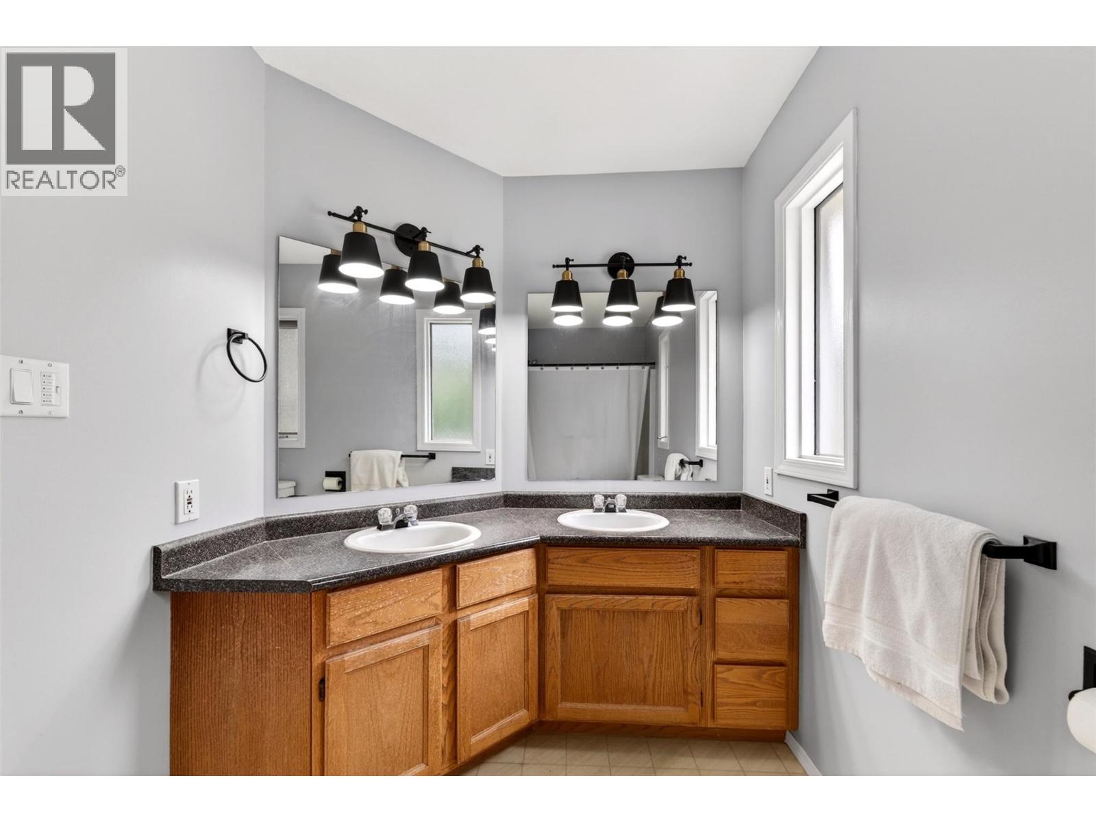 604 Innes Street W, Nelson, British Columbia  V1L 3J3 - Photo 28 - 10390315