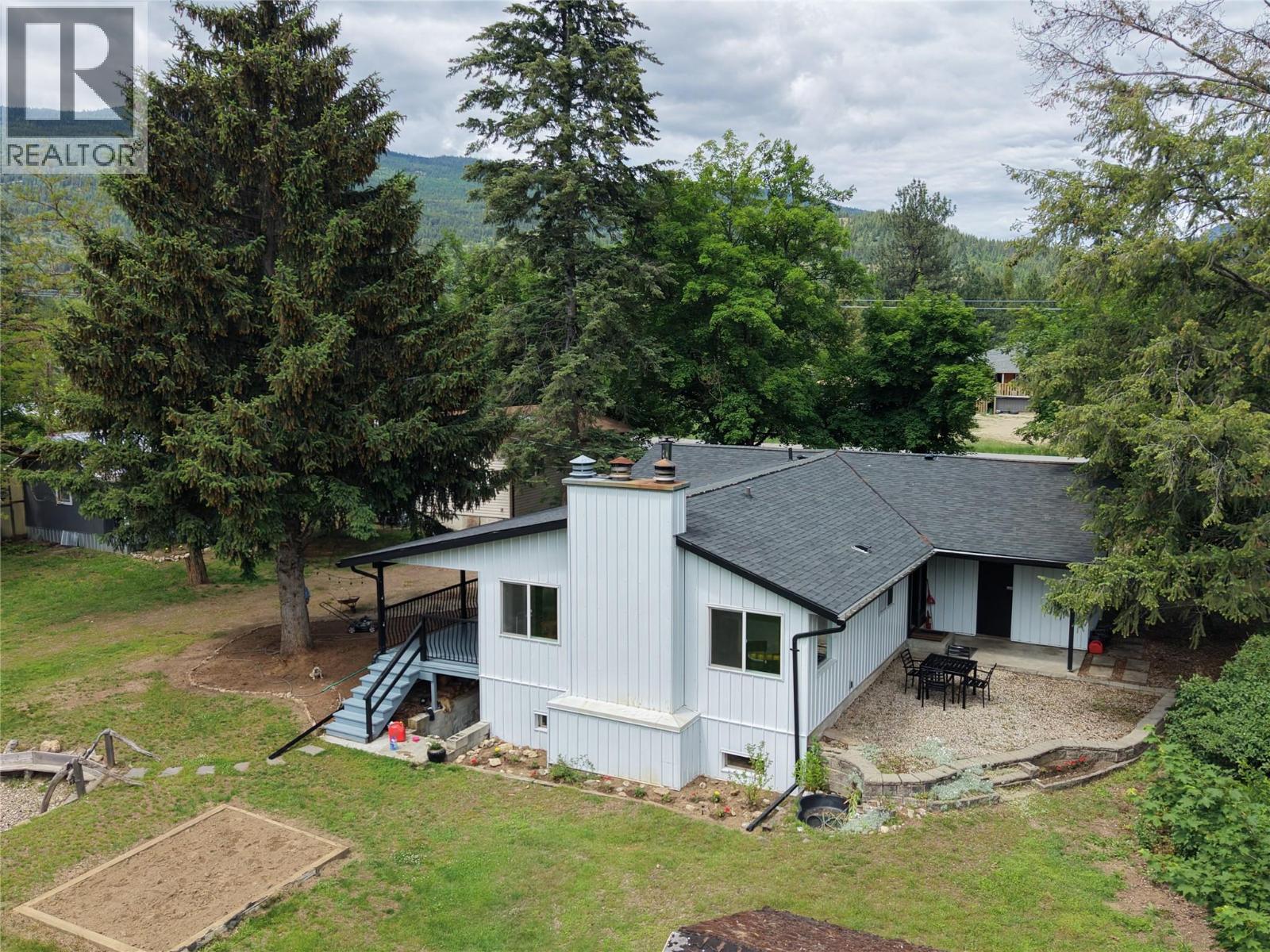 3718 Krestova Road, Krestova, British Columbia  V0G 1H2 - Photo 4 - 10390354