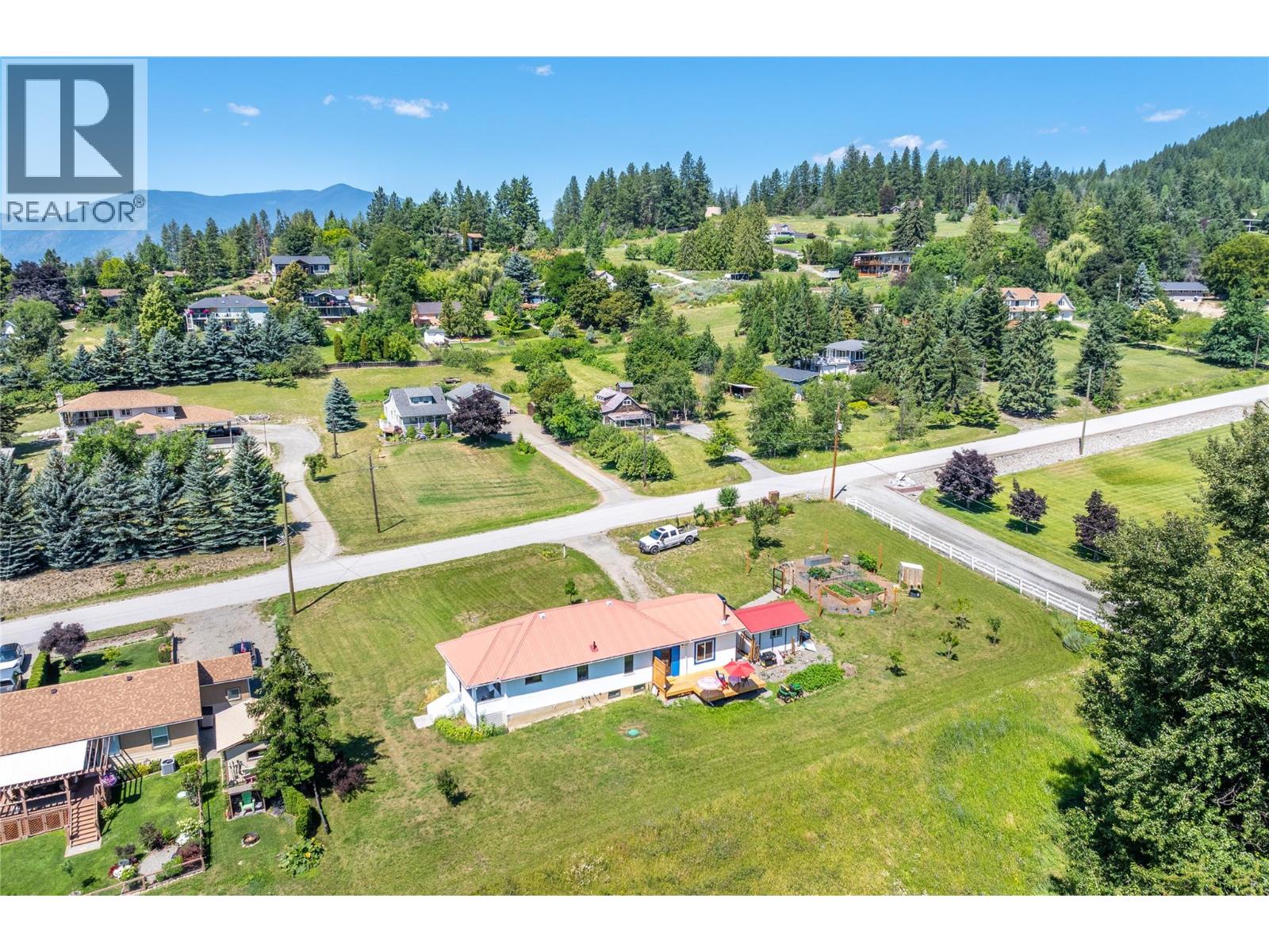 216 27th Avenue, Creston, British Columbia  V0B 1G0 - Photo 2 - 10390281