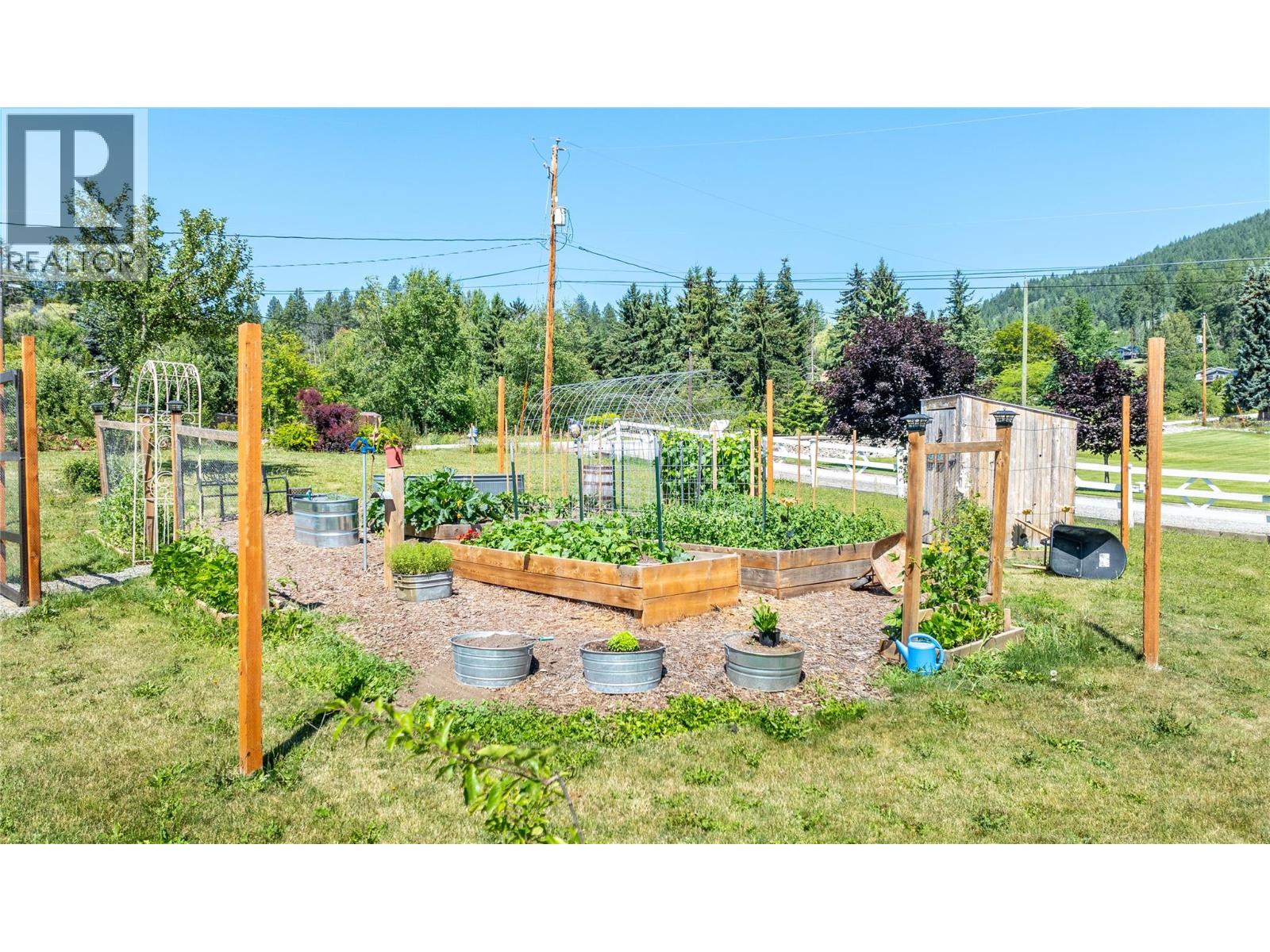 216 27th Avenue, Creston, British Columbia  V0B 1G0 - Photo 45 - 10390281
