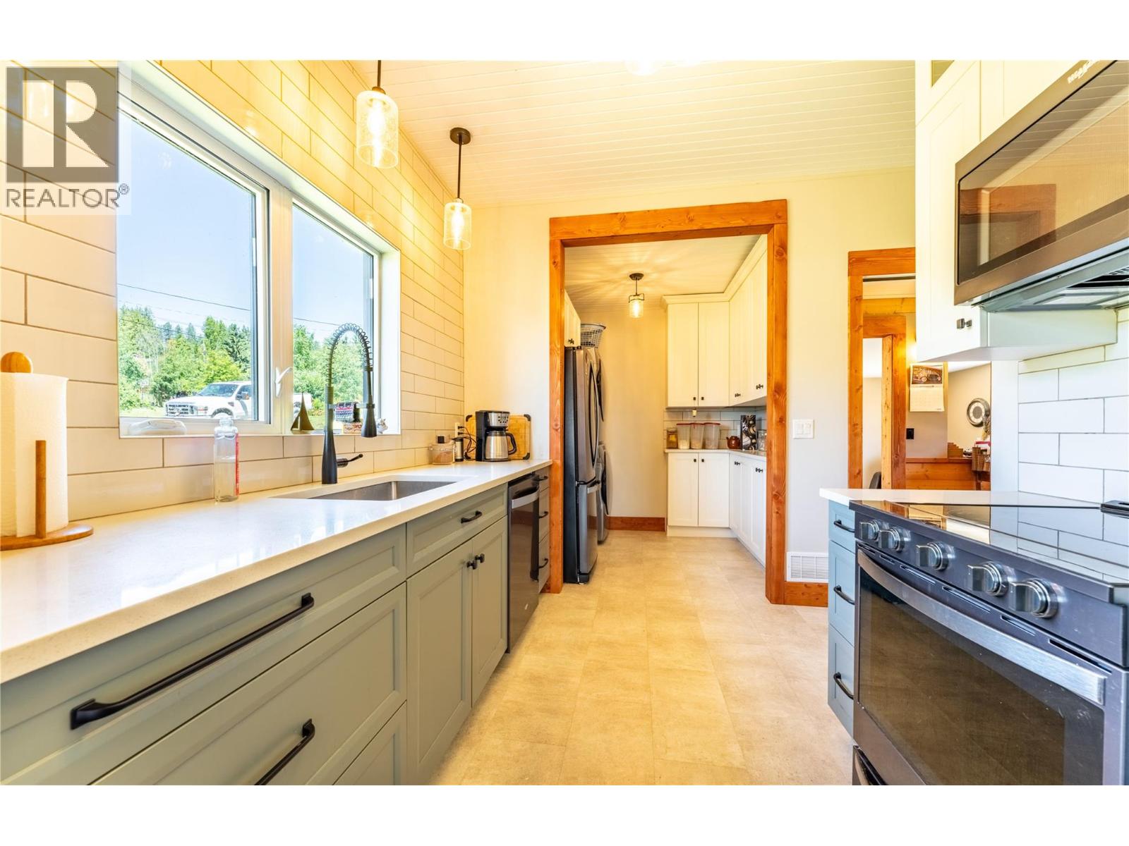 216 27th Avenue, Creston, British Columbia  V0B 1G0 - Photo 9 - 10390281