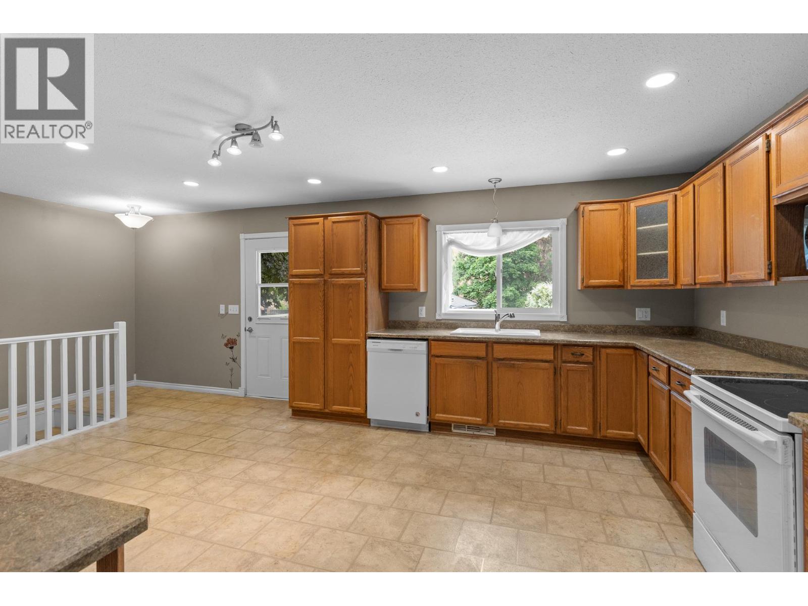975 Neptune Road, Kelowna, British Columbia  V1X 3E4 - Photo 10 - 10390250