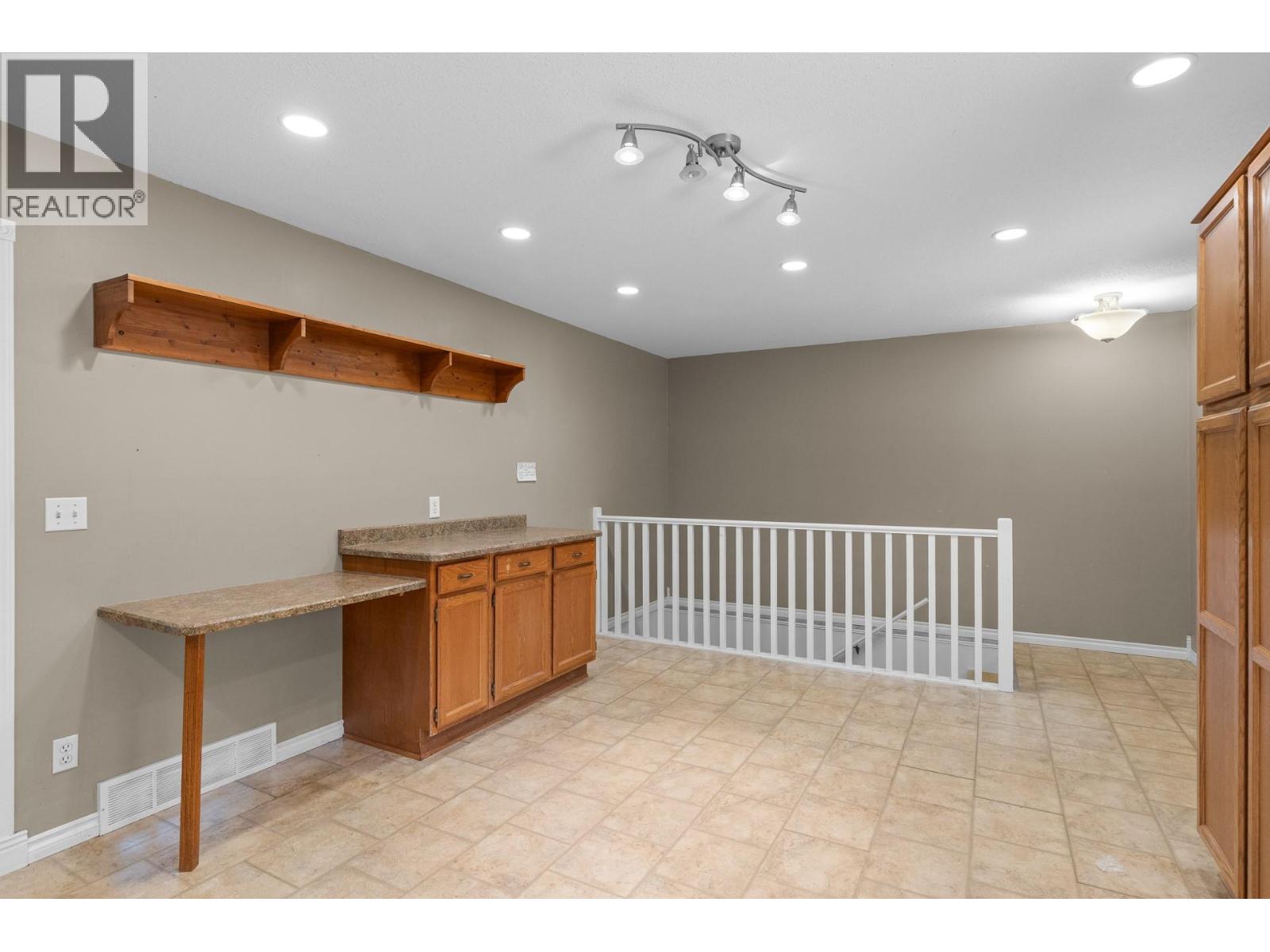 975 Neptune Road, Kelowna, British Columbia  V1X 3E4 - Photo 13 - 10390250