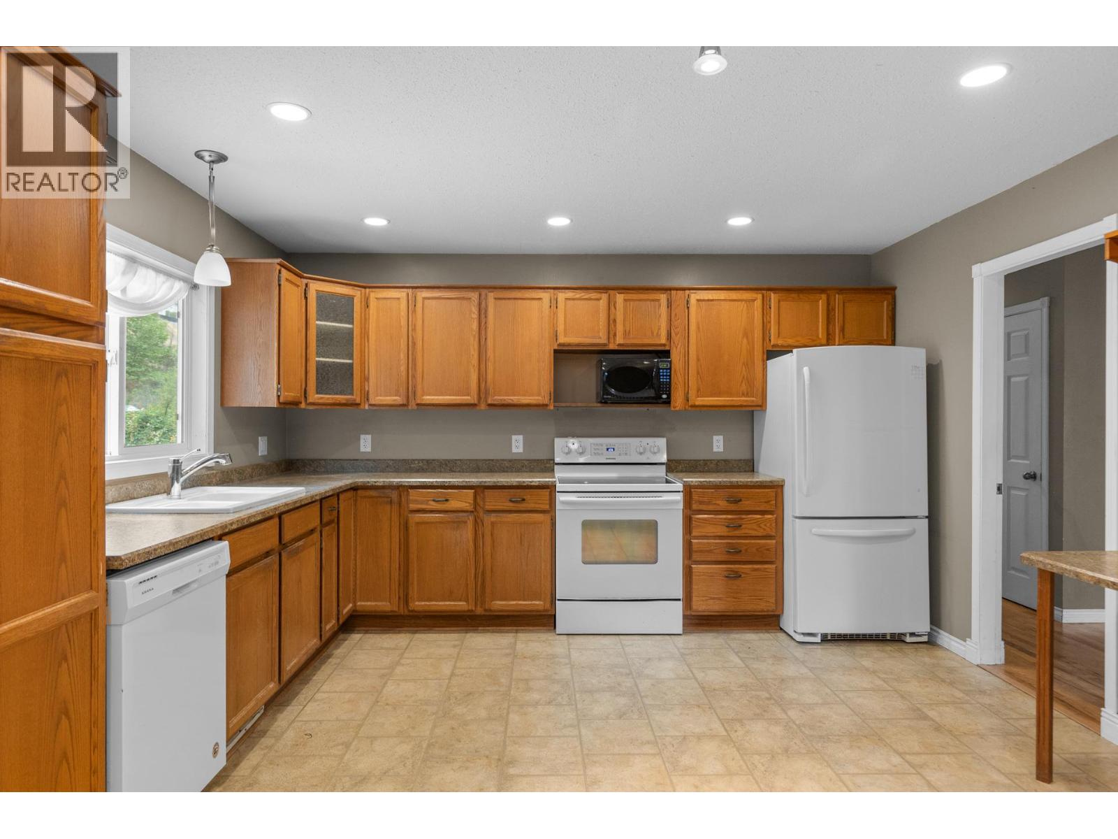 975 Neptune Road, Kelowna, British Columbia  V1X 3E4 - Photo 16 - 10390250
