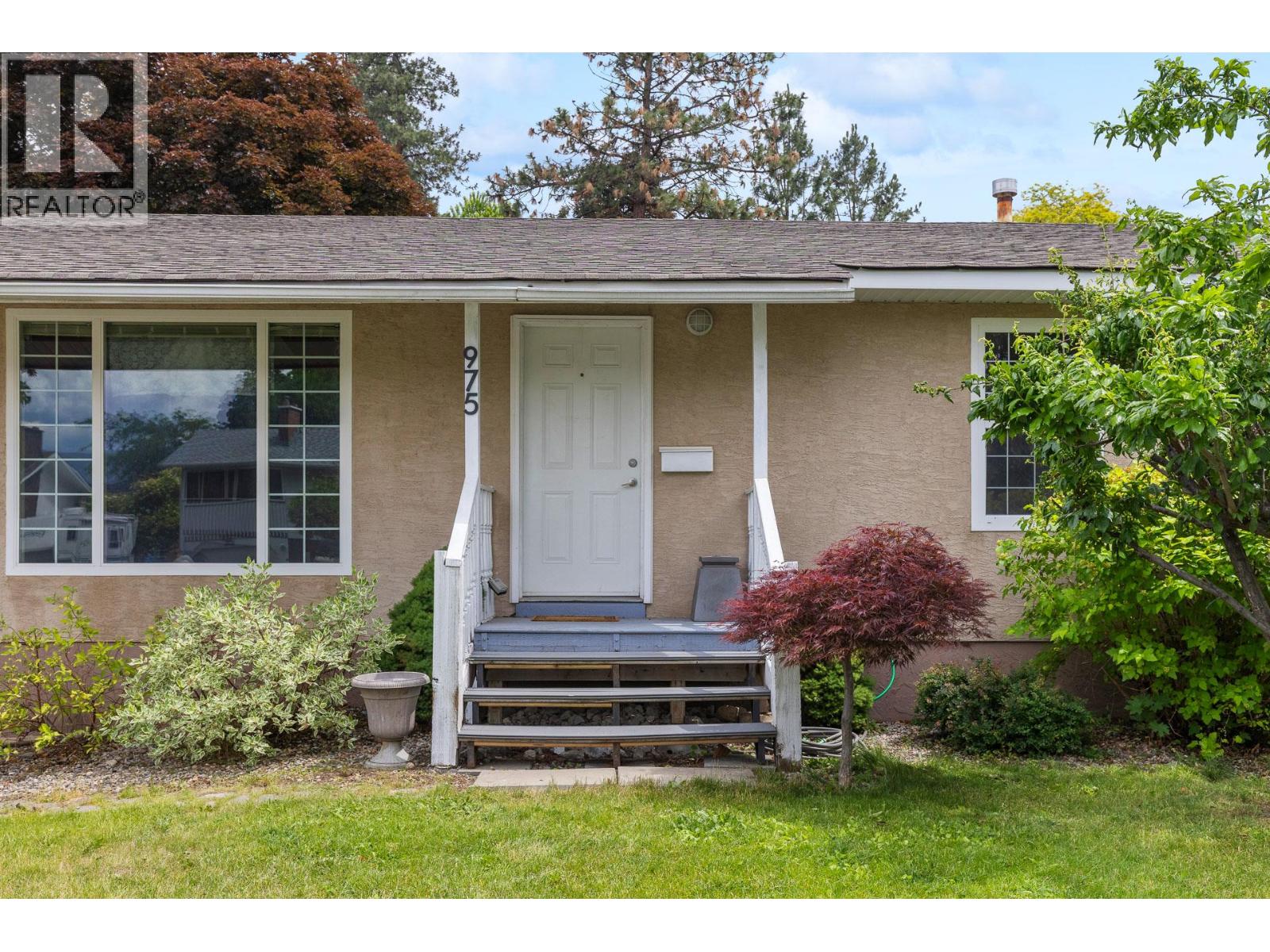 975 Neptune Road, Kelowna, British Columbia  V1X 3E4 - Photo 2 - 10390250