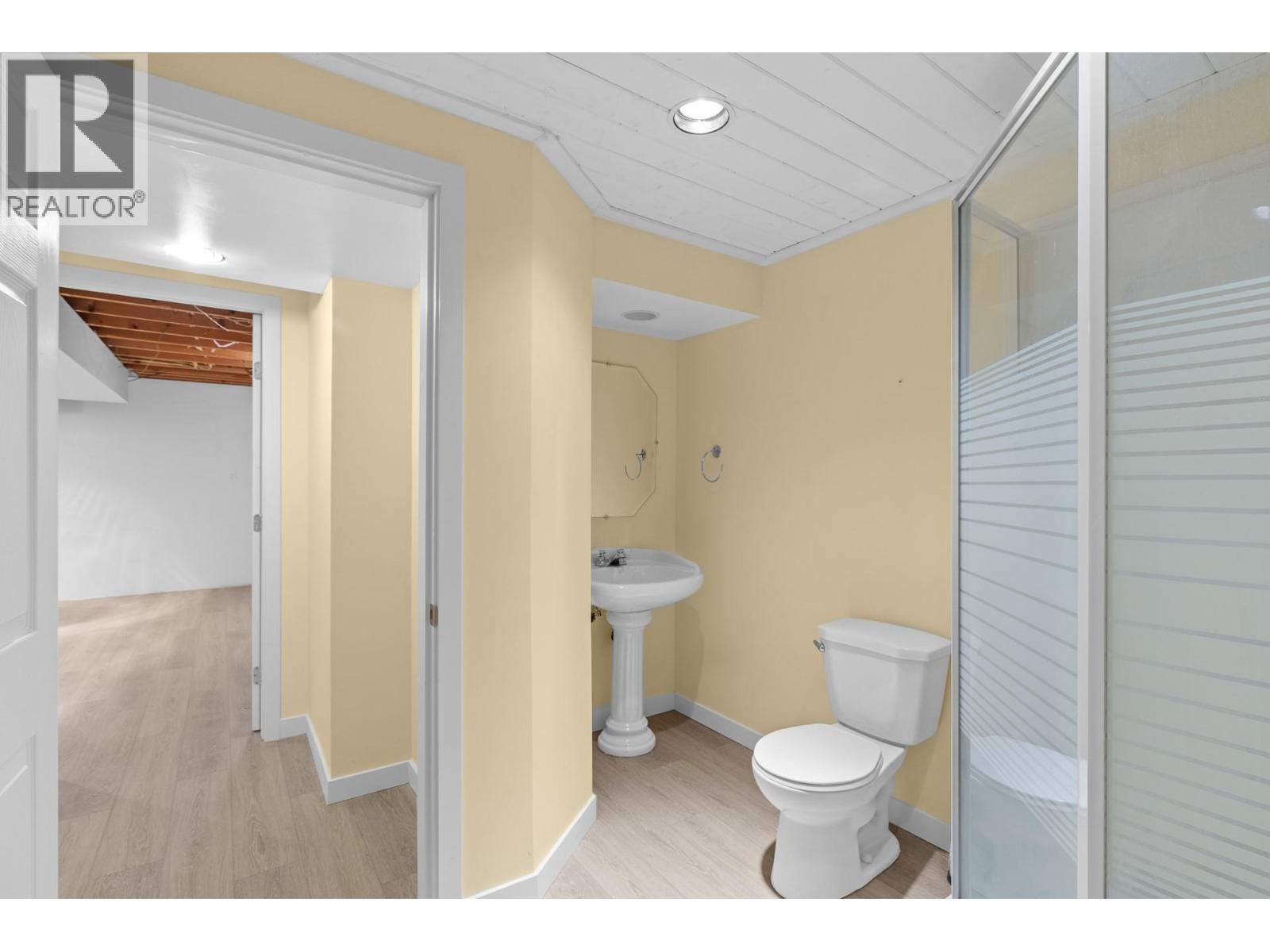 975 Neptune Road, Kelowna, British Columbia  V1X 3E4 - Photo 32 - 10390250