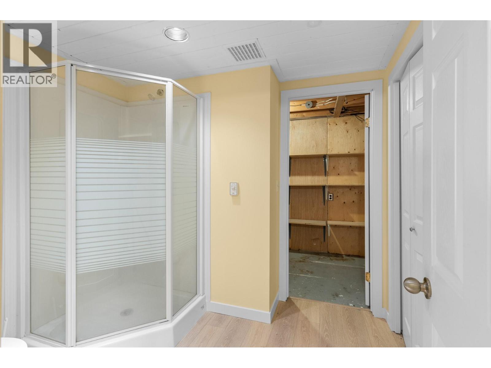 975 Neptune Road, Kelowna, British Columbia  V1X 3E4 - Photo 33 - 10390250