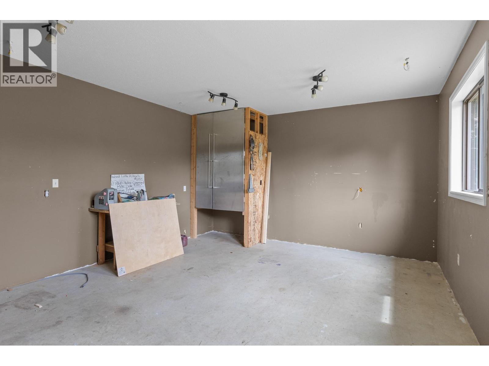 975 Neptune Road, Kelowna, British Columbia  V1X 3E4 - Photo 39 - 10390250