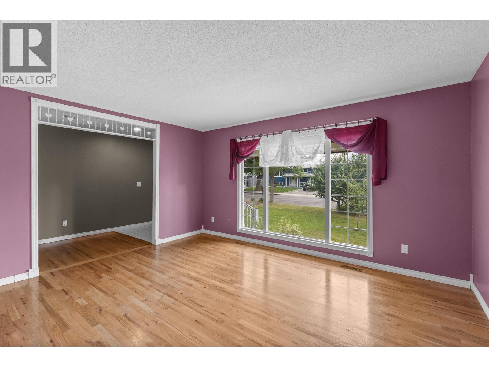 975 Neptune Road, Kelowna, British Columbia  V1X 3E4 - Photo 5 - 10390250