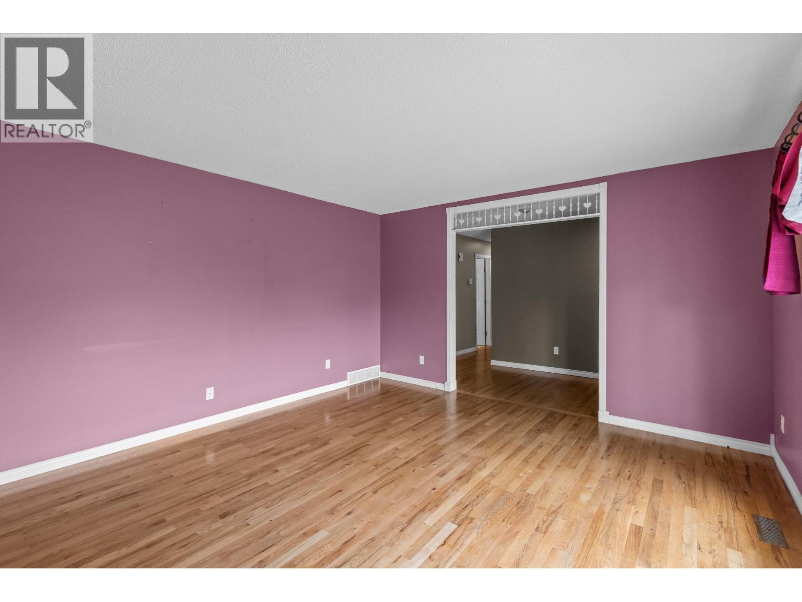 975 Neptune Road, Kelowna, British Columbia  V1X 3E4 - Photo 6 - 10390250