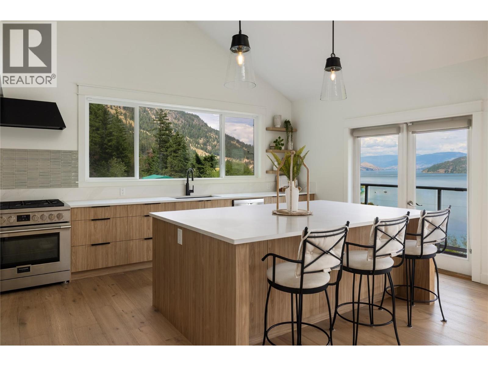 16904 Gatzke Road, Lake Country, British Columbia  V4V 2J1 - Photo 3 - 10390344