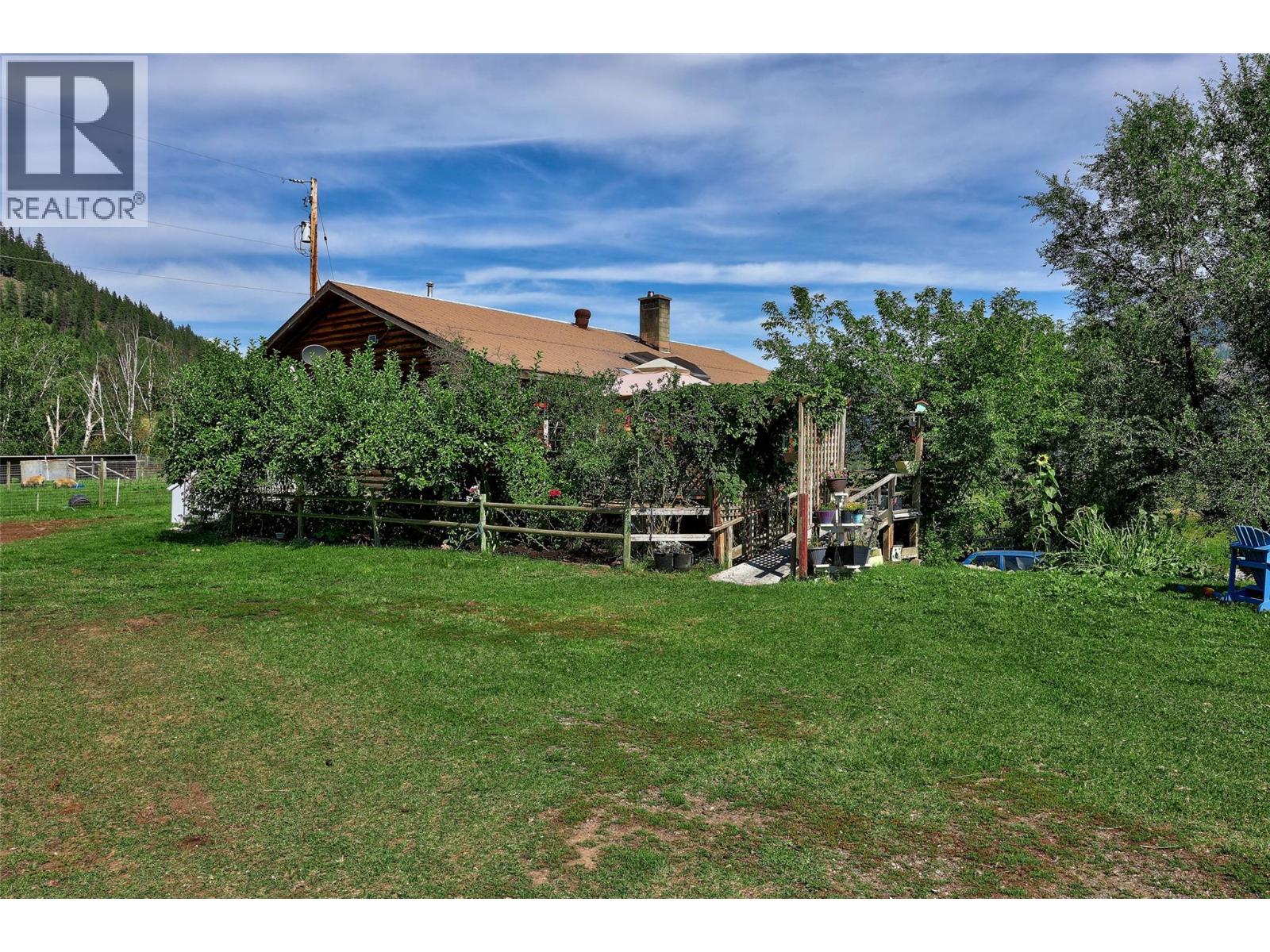 8572 Yellowhead Highway S, Little Fort, British Columbia  V0E 2C0 - Photo 2 - 10390133