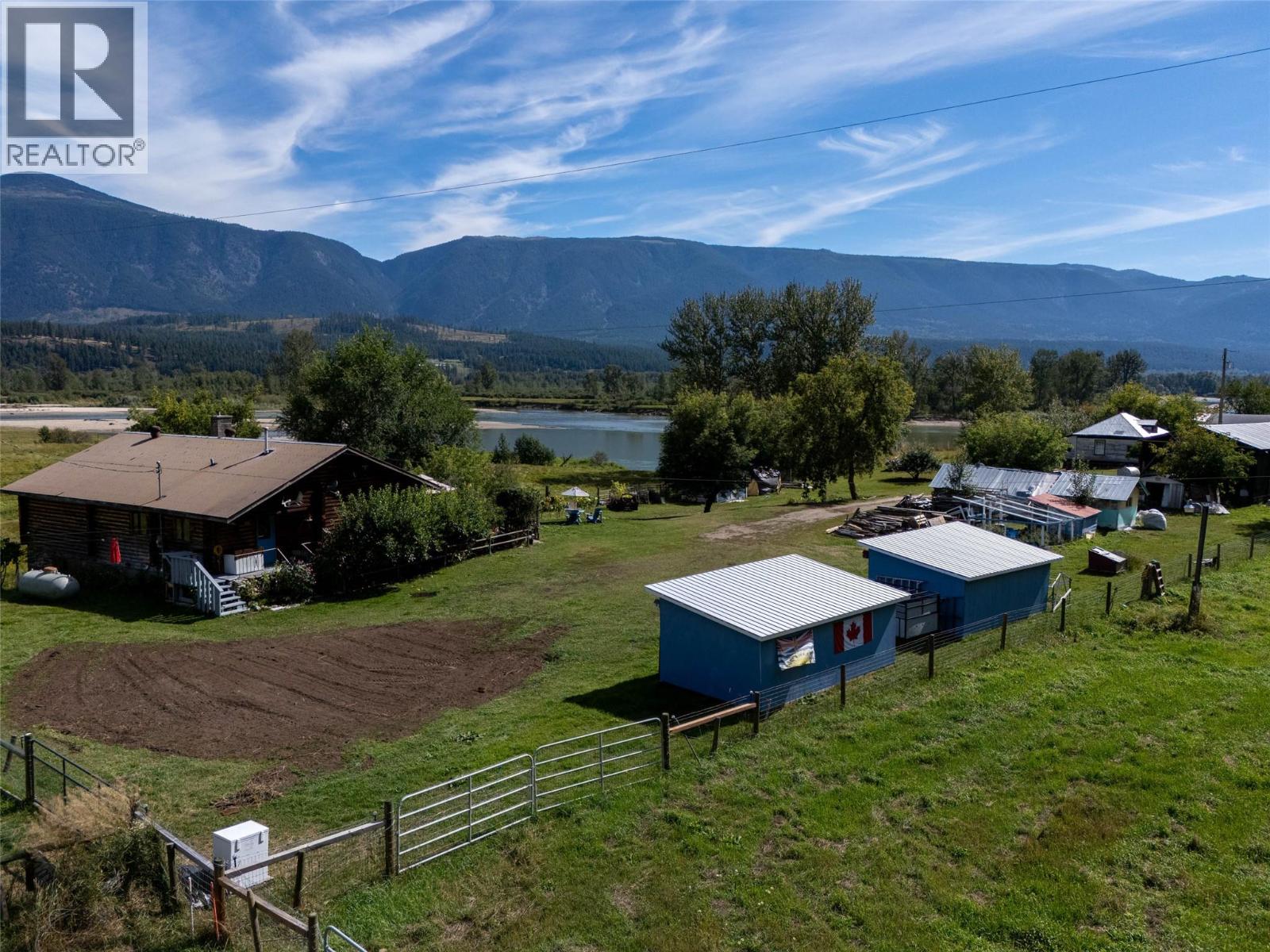 8572 Yellowhead Highway S, Little Fort, British Columbia  V0E 2C0 - Photo 3 - 10390133
