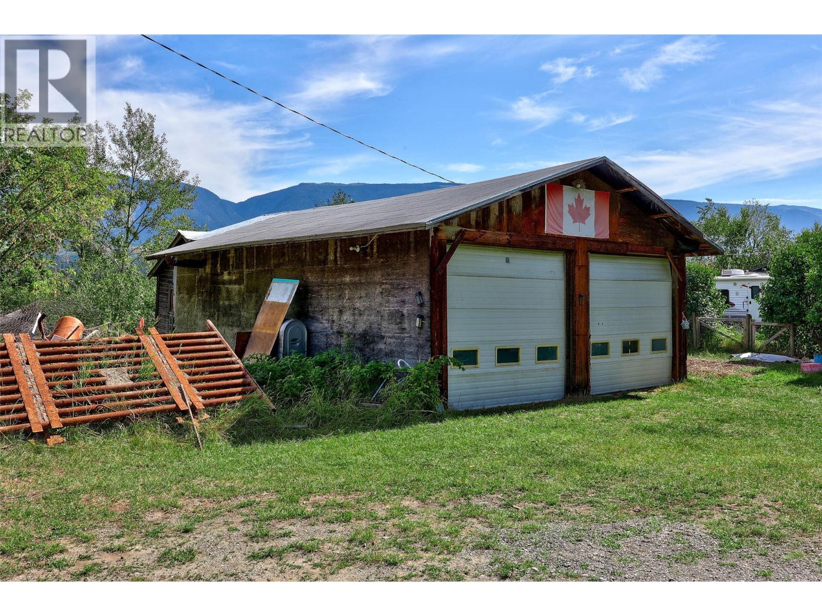 8572 Yellowhead Highway S, Little Fort, British Columbia  V0E 2C0 - Photo 35 - 10390133