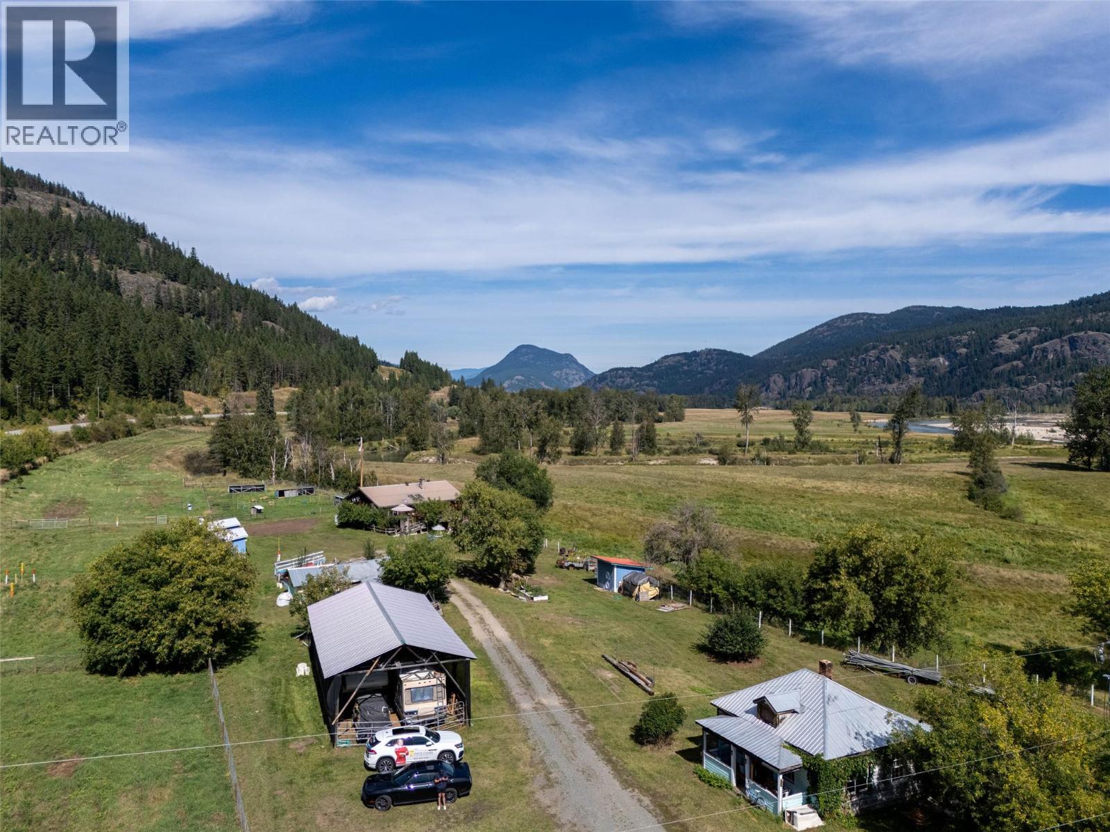 8572 Yellowhead Highway S, Little Fort, British Columbia  V0E 2C0 - Photo 66 - 10390133
