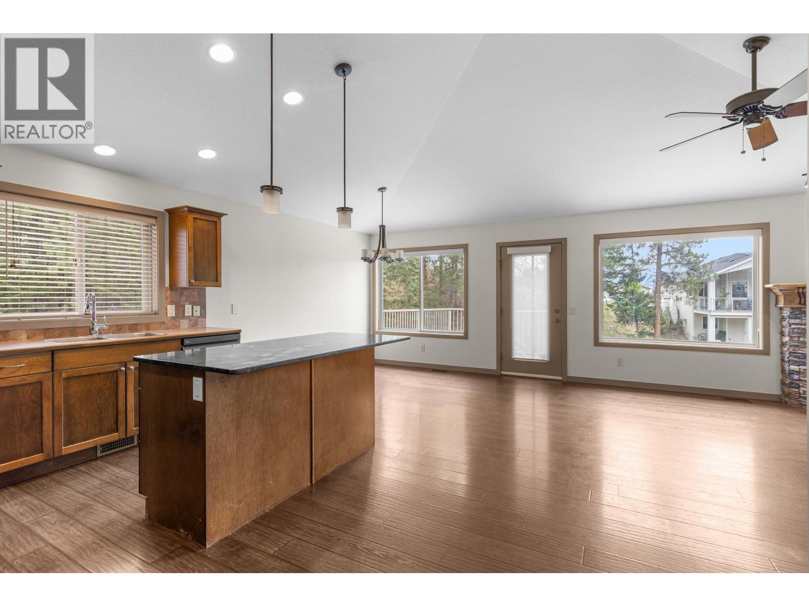 1939 Rosealee Lane, West Kelowna, British Columbia  V1Z 4A8 - Photo 2 - 10389748