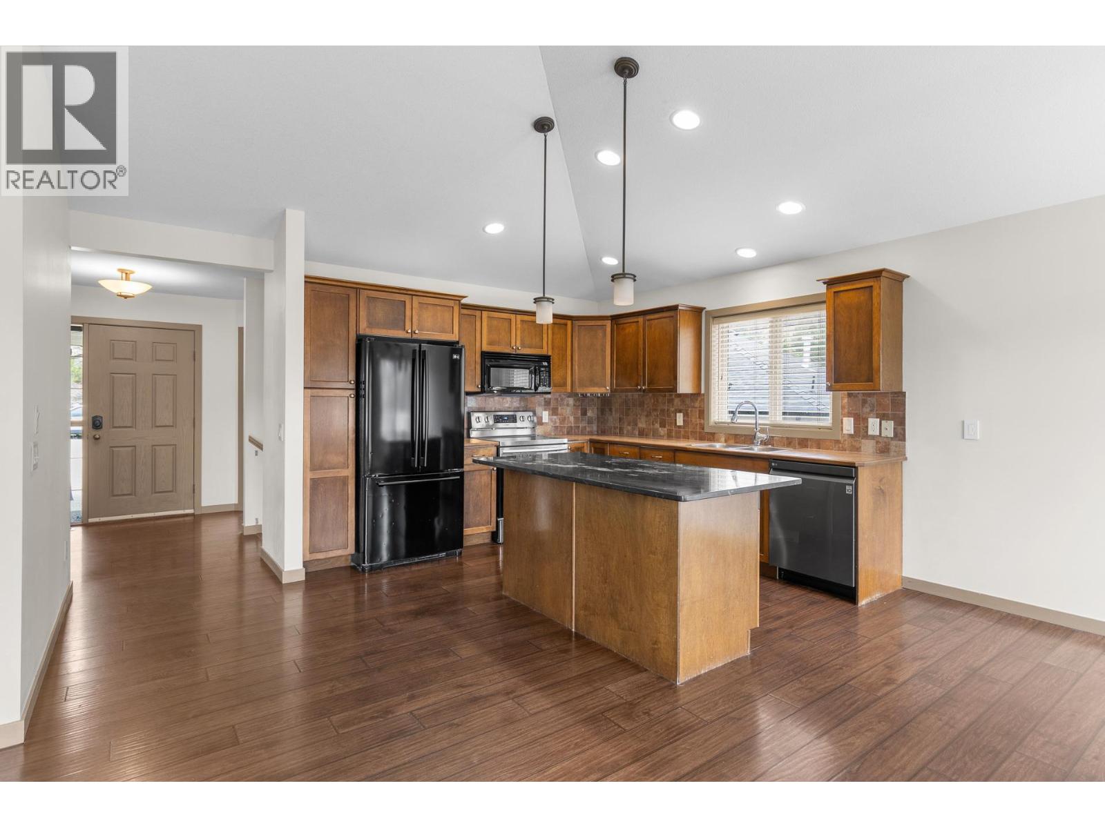 1939 Rosealee Lane, West Kelowna, British Columbia  V1Z 4A8 - Photo 3 - 10389748