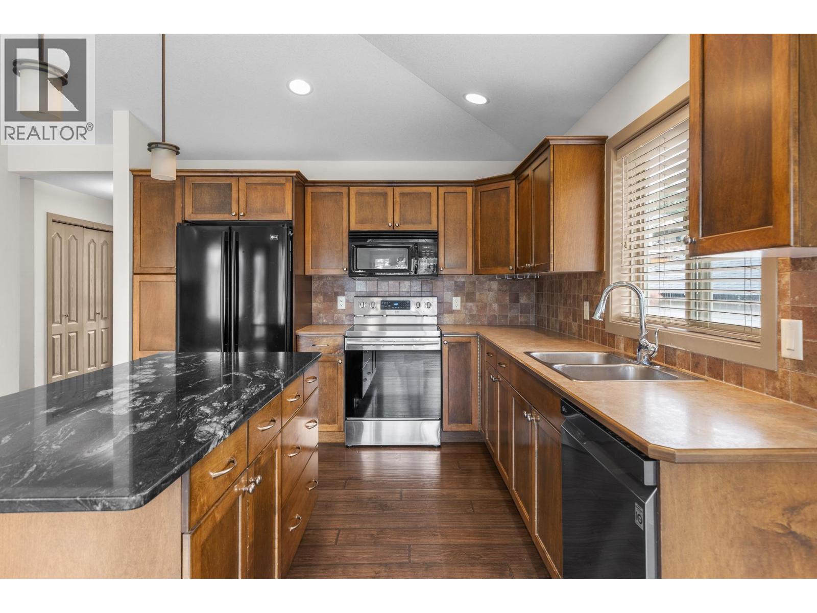 1939 Rosealee Lane, West Kelowna, British Columbia  V1Z 4A8 - Photo 6 - 10389748