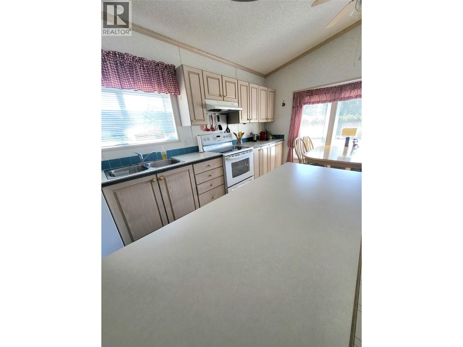 321 Yorkton Avenue Unit# 12, Penticton, British Columbia  V2A 3V6 - Photo 4 - 10390119