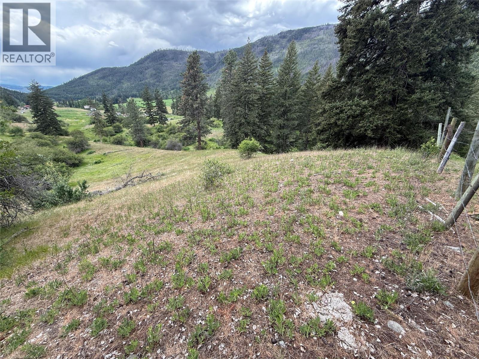 306 Irish Creek Road S, Vernon, British Columbia  V1H 2A4 - Photo 2 - 10390114
