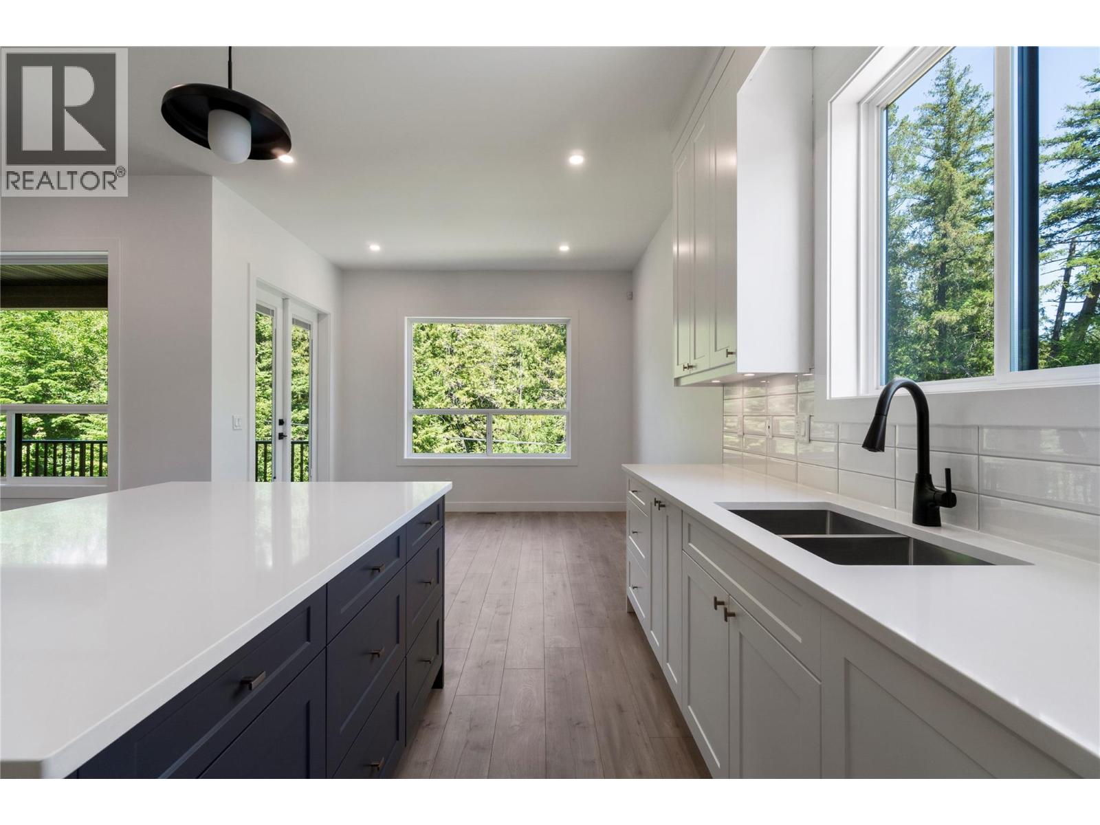 4221 69 Avenue Ne, Salmon Arm, British Columbia  V0E 1K0 - Photo 5 - 10389711
