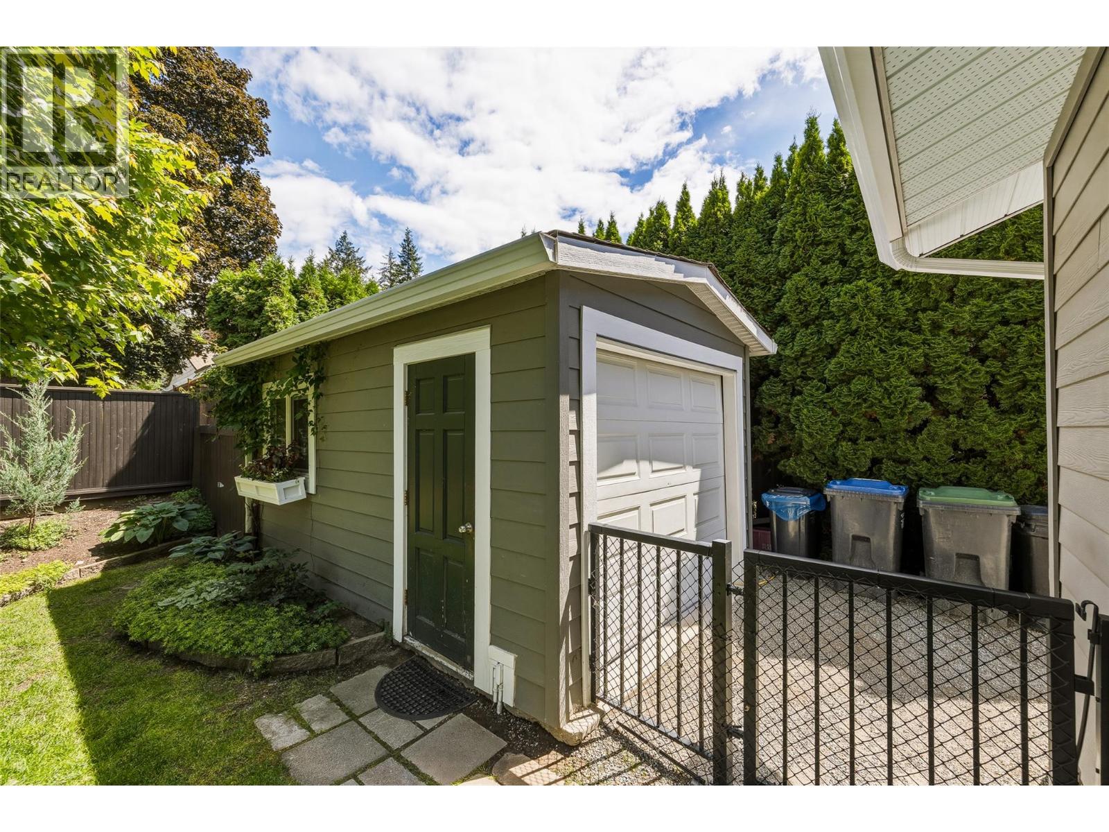 882 Roma Court, Kelowna, British Columbia  V1W 2P6 - Photo 54 - 10389730